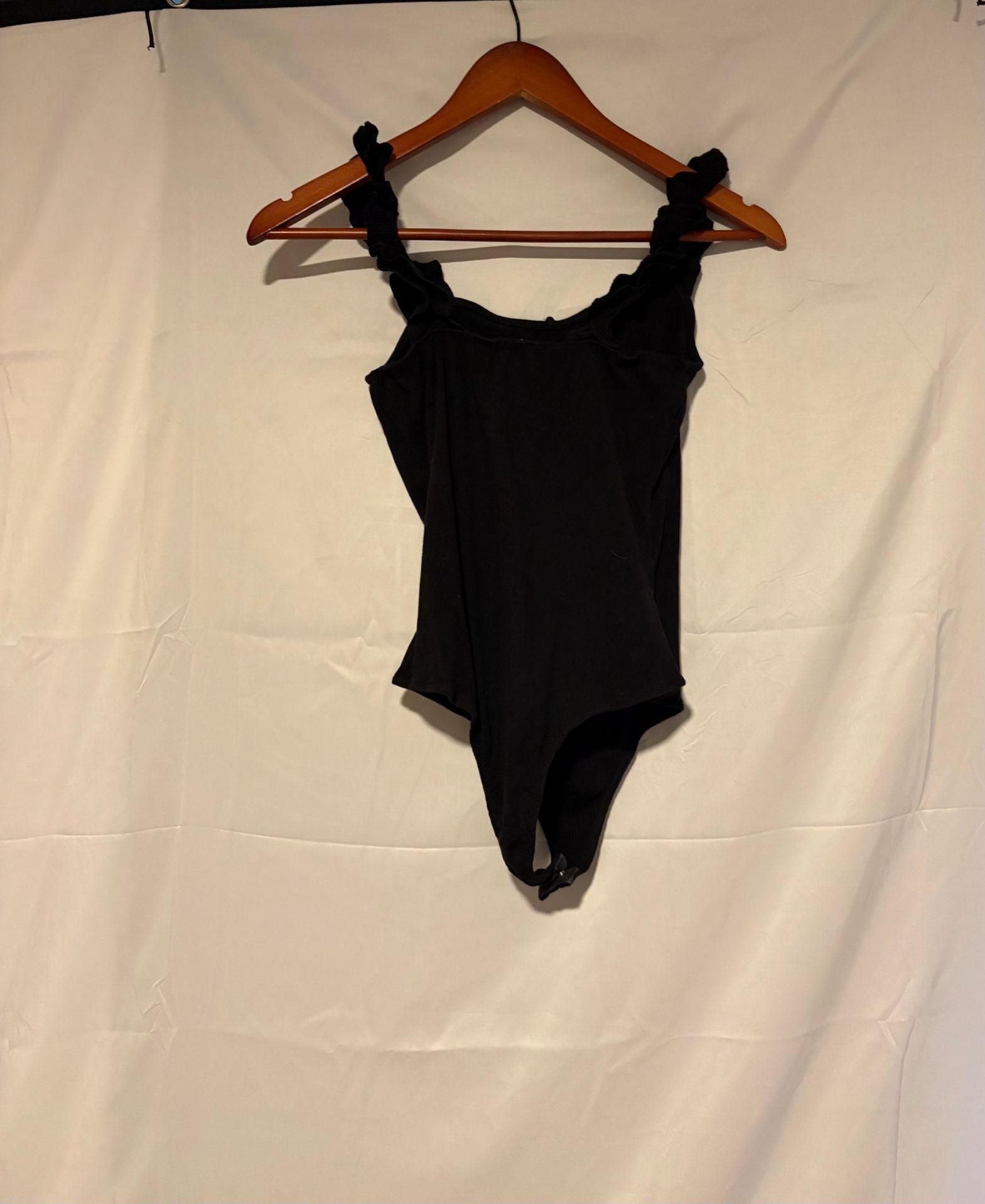 blue rain x francesca's Bodysuit Size L Black Ribbed Ruffle Strap 5