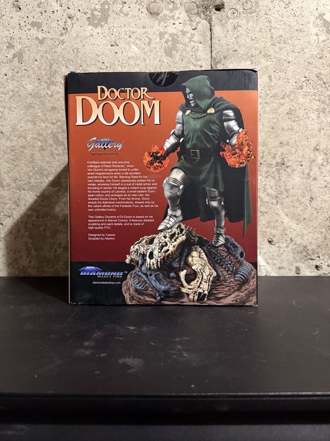 Diamond Select Toys Marvel Gallery Doctor Doom PVC Diorama Figure 2