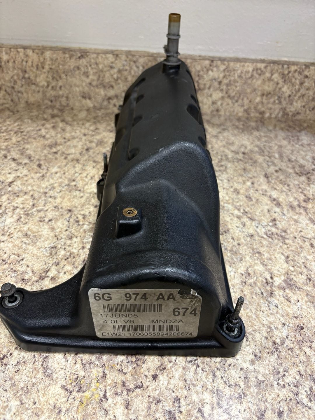 2005-2010 Ford Mustang 4.0L V6 Passenger RH Valve Cover OEM Right Side 1
