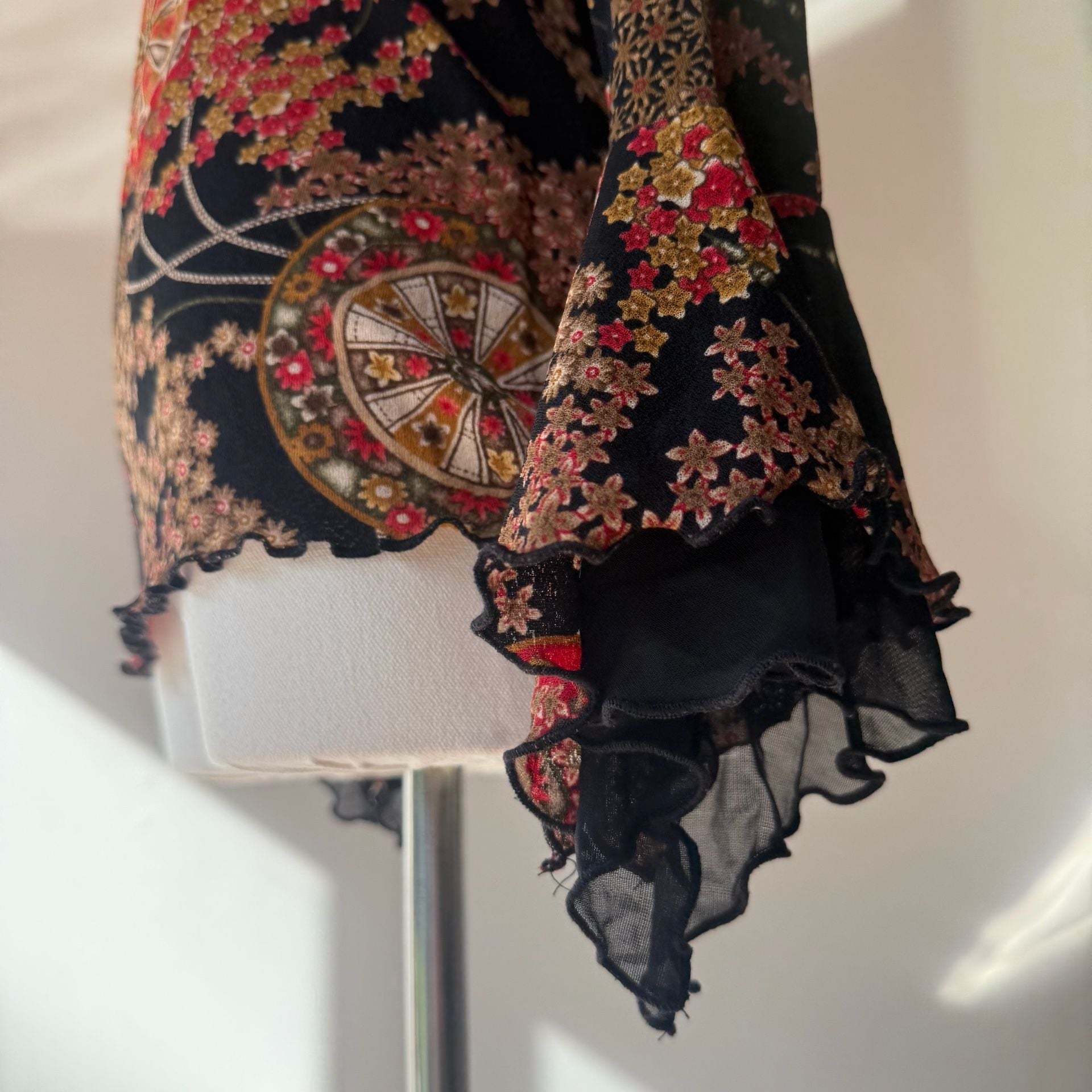 Vintage Y2K Floral Bell Sleeve Top Black Red 7