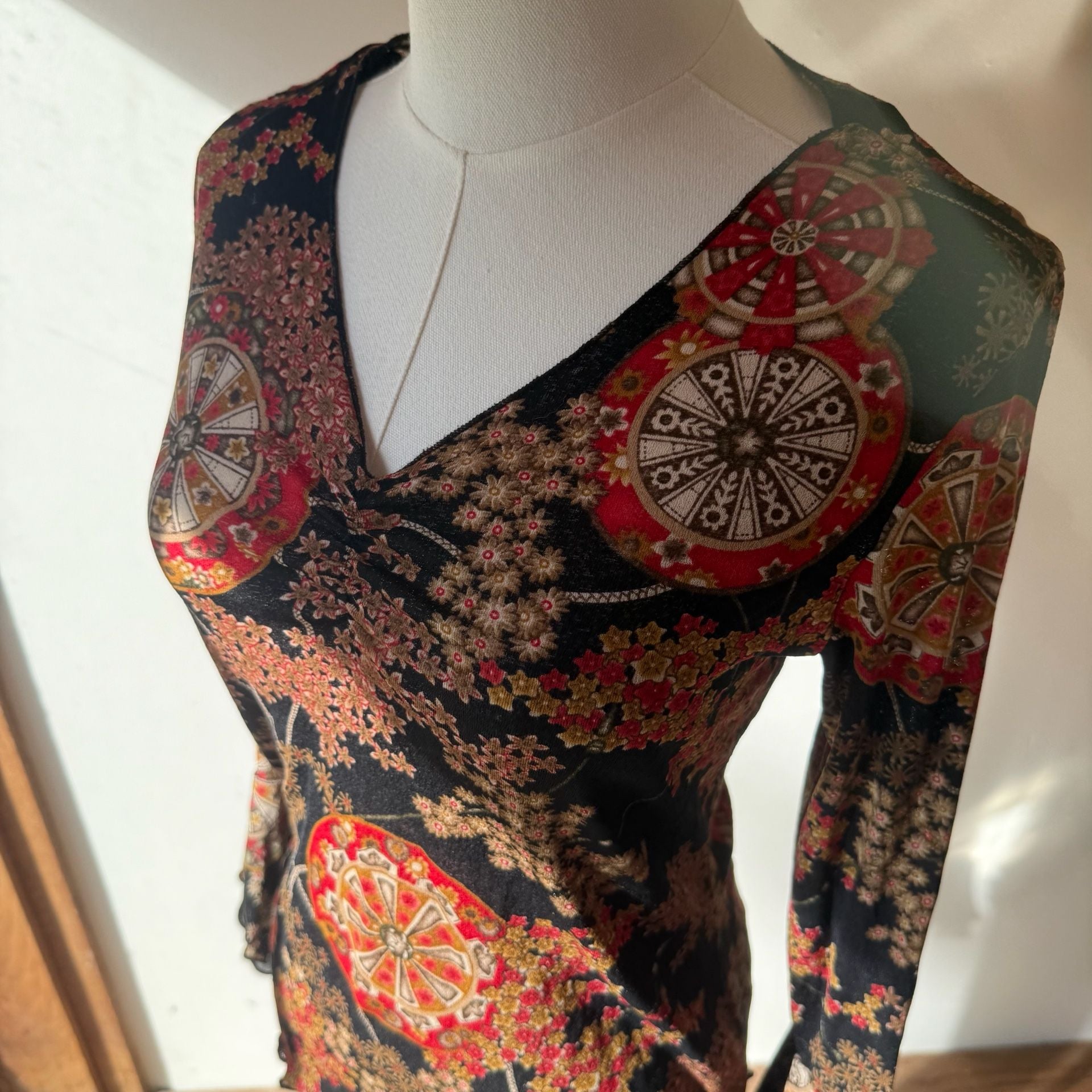 Vintage Y2K Floral Bell Sleeve Top Black Red 8