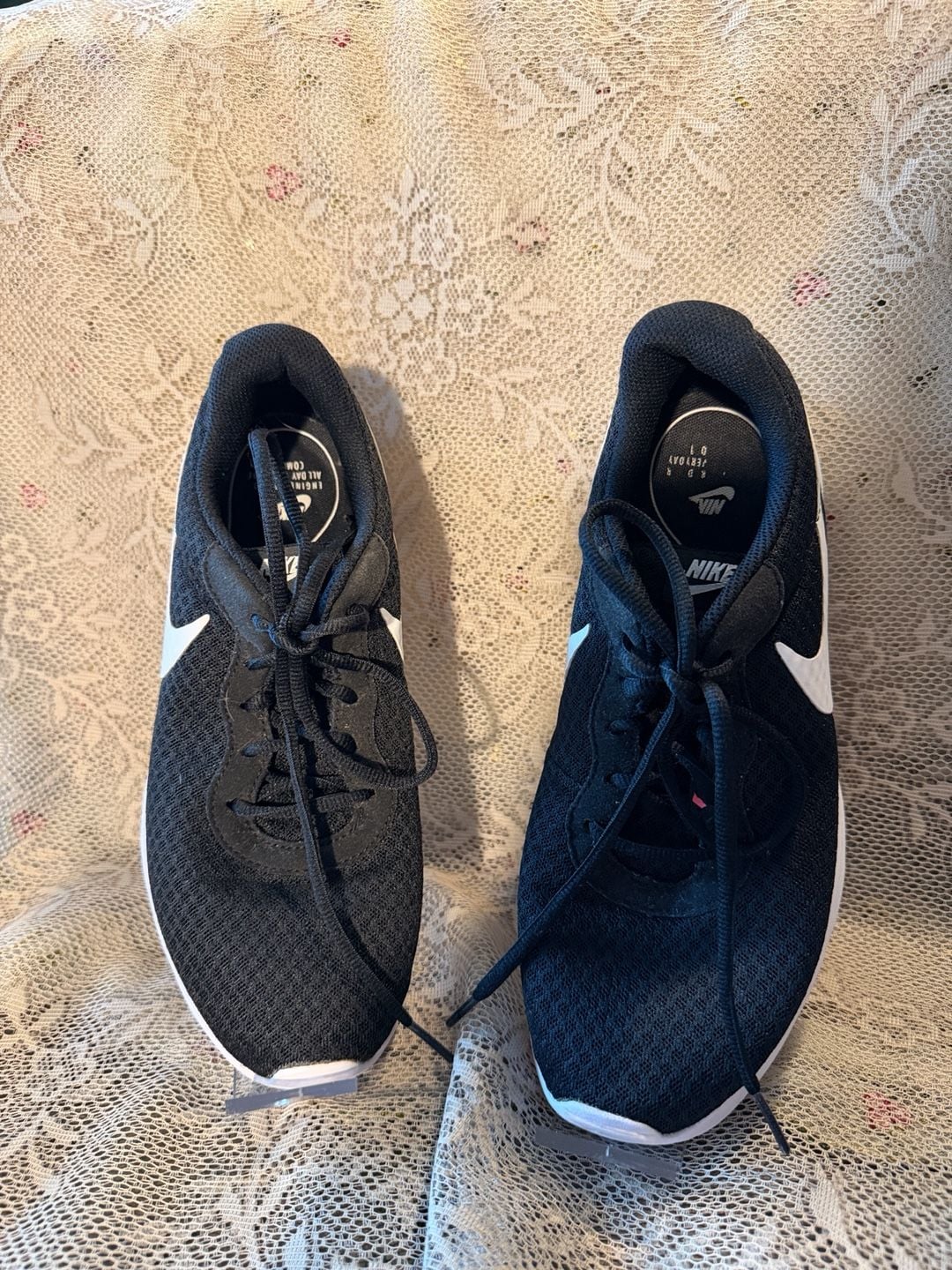 LUS 2 Nike Tanjun Sneakers Size 10 Black White 2