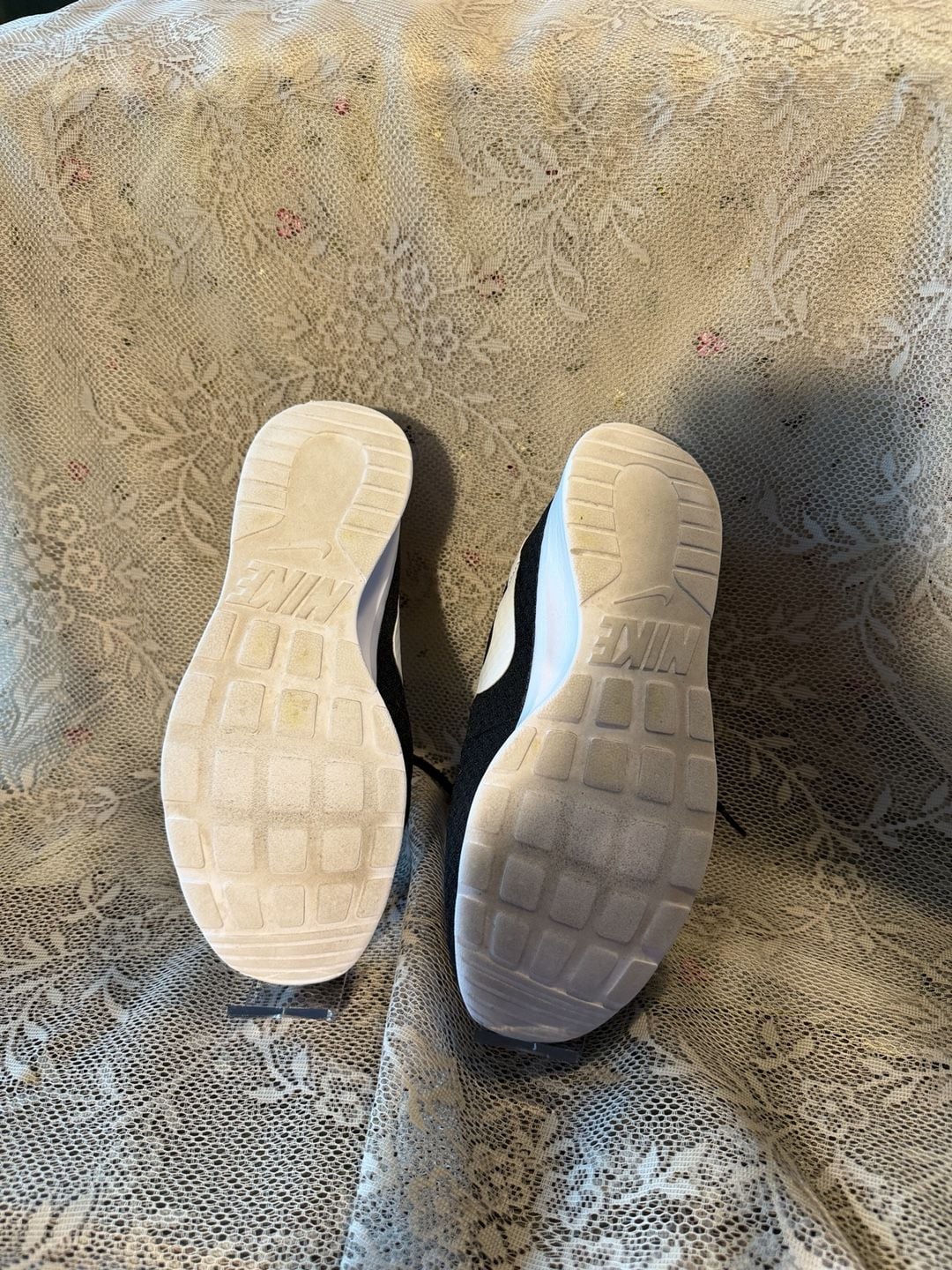 LUS 2 Nike Tanjun Sneakers Size 10 Black White 4