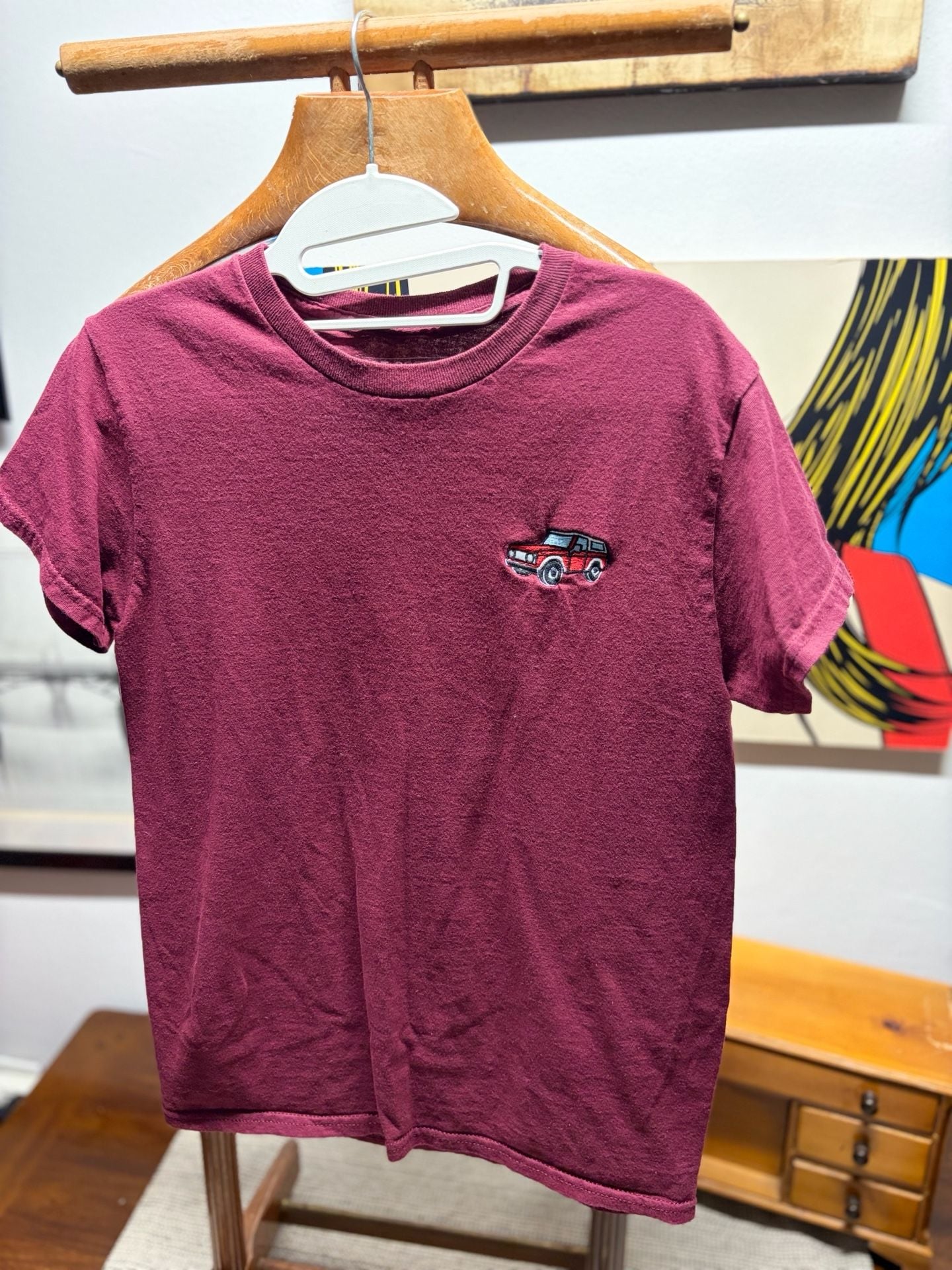 Riot Society Graphic T-Shirt Maroon Red Car Embroidered Small 4