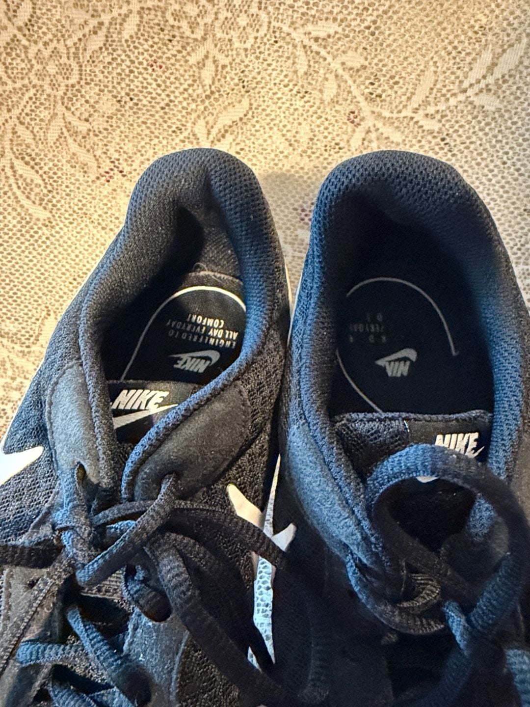 LUS 2 Nike Tanjun Sneakers Size 10 Black White 6