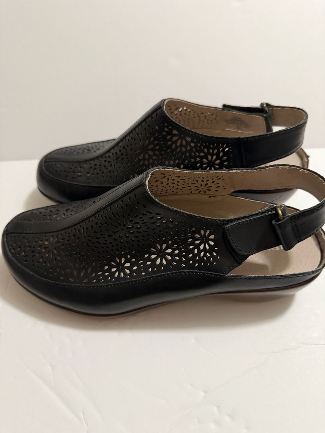 Easy Spirit Cutout Slingback Sandals Size 7WW Black Leather 2