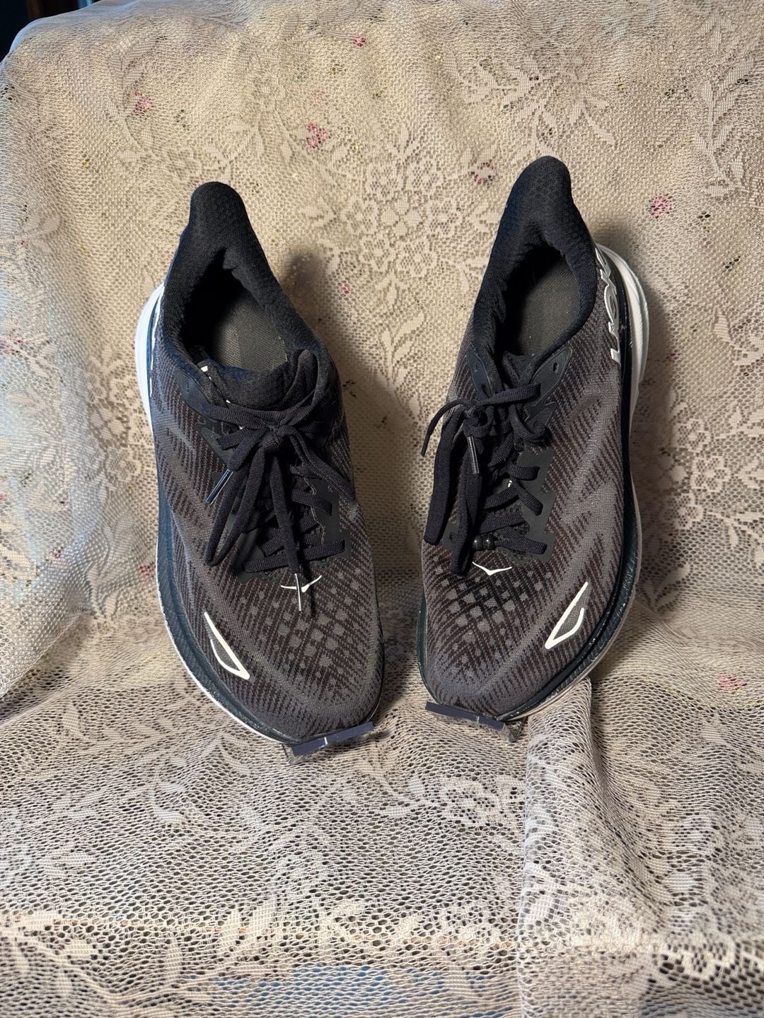 Hoka One One Clifton 9 Size 10B Black Running Shoes 2