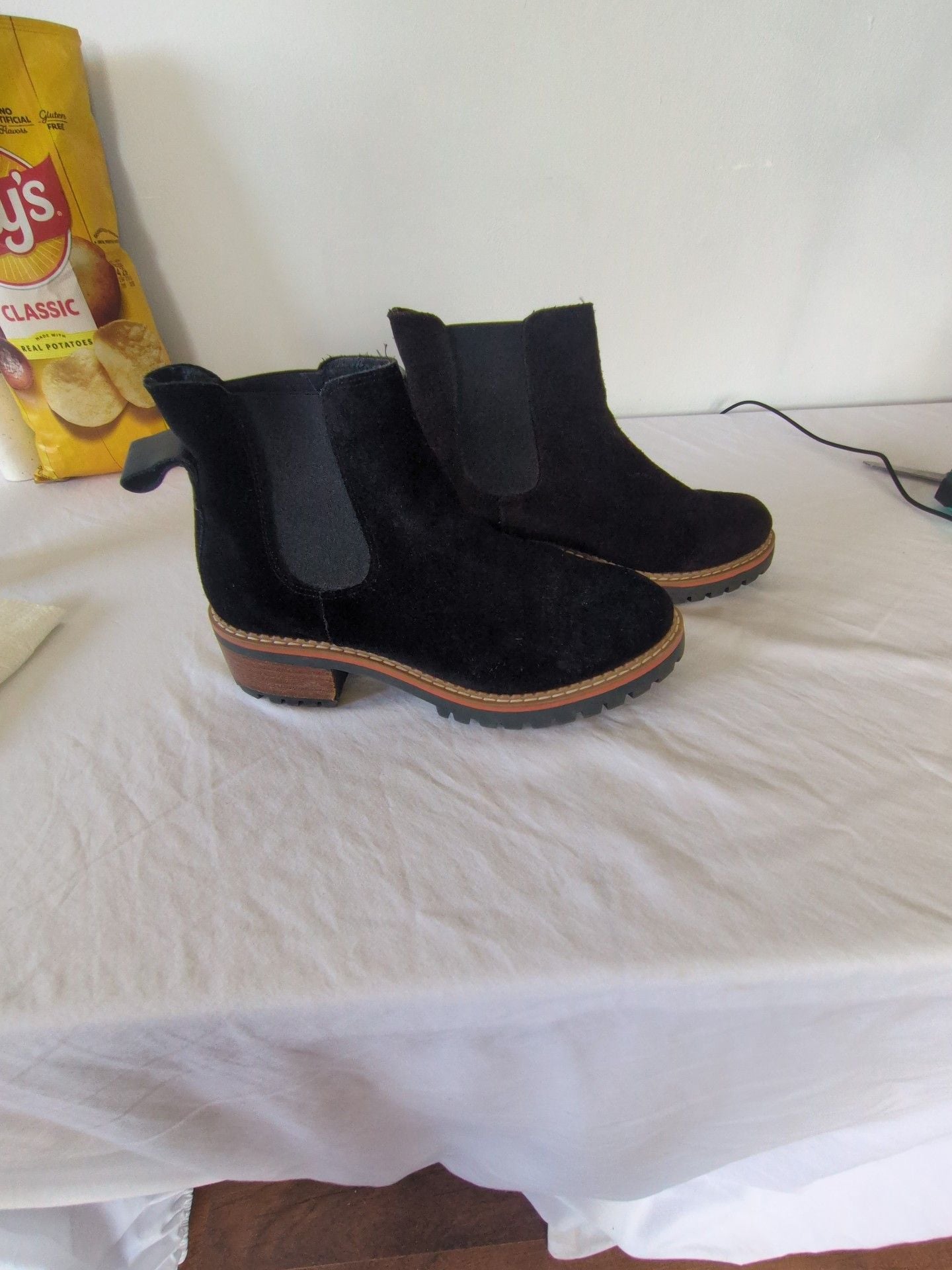 Chelsea Boots Size 9 Black Suede Lug Sole Block Heel 3