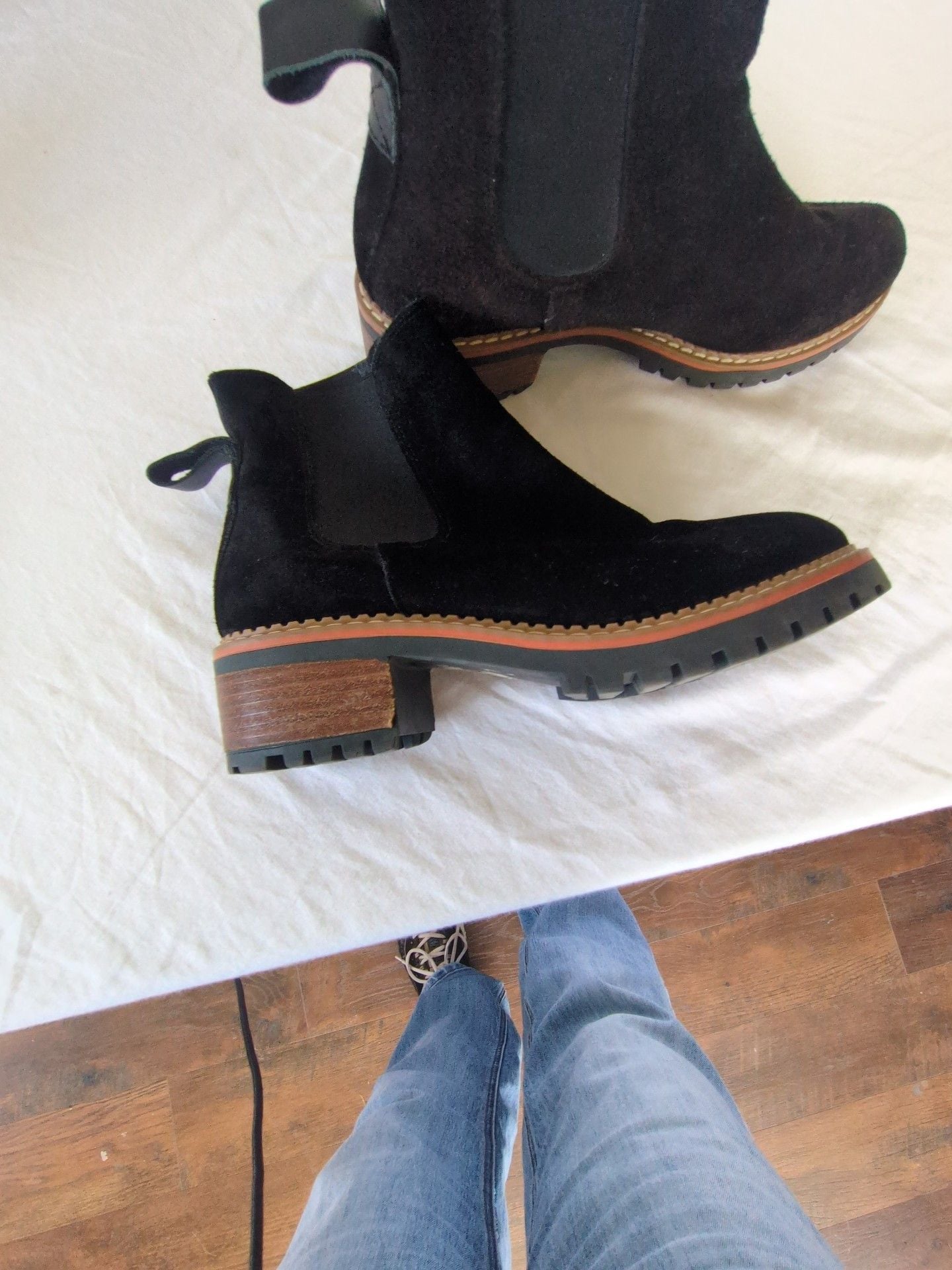 Chelsea Boots Size 9 Black Suede Lug Sole Block Heel 4