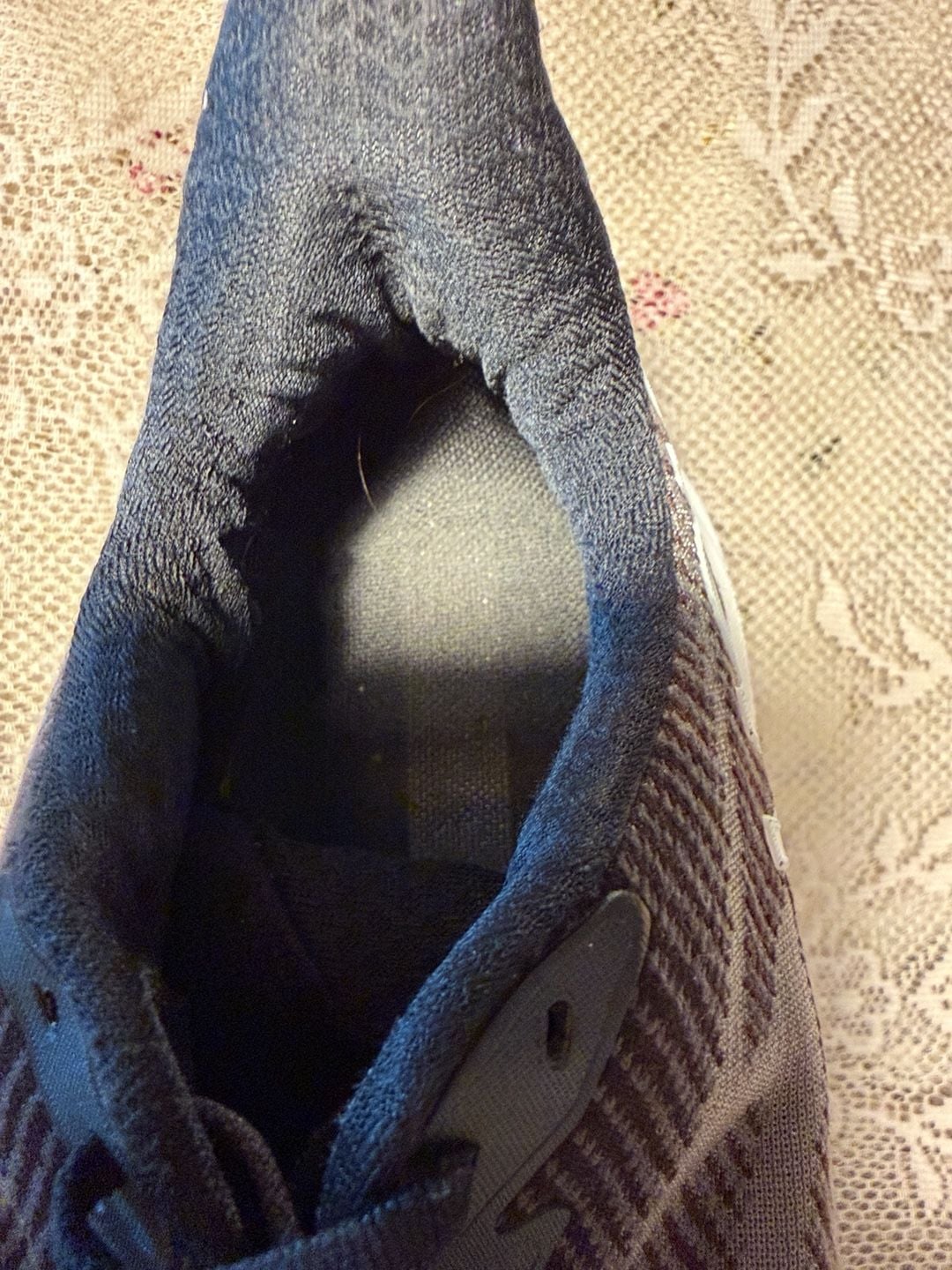 Hoka One One Clifton 9 Size 10B Black Running Shoes 4