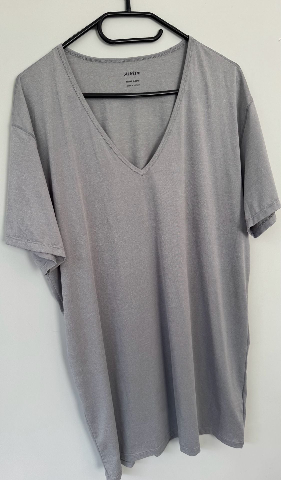 Uniqlo AIRism V-Neck T-Shirt XL Gray Polyester Spandex 2