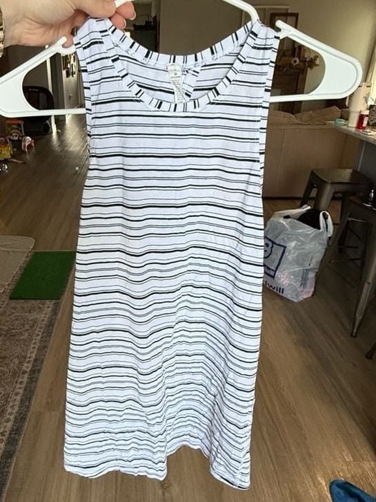 Lululemon Tank Top Size 4 Black White Striped open tie Racerback 2