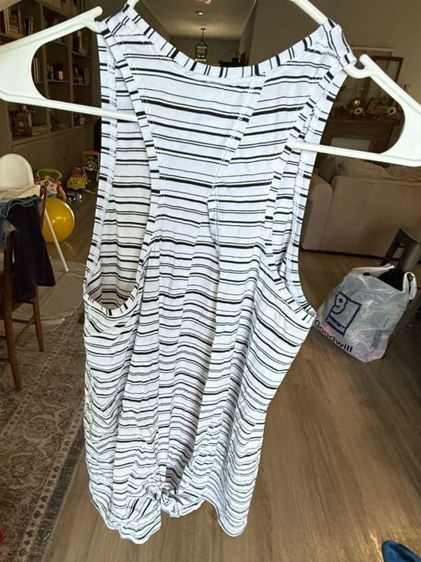 Lululemon Tank Top Size 4 Black White Striped open tie Racerback 3