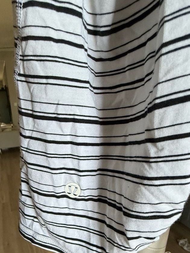 Lululemon Tank Top Size 4 Black White Striped open tie Racerback 5