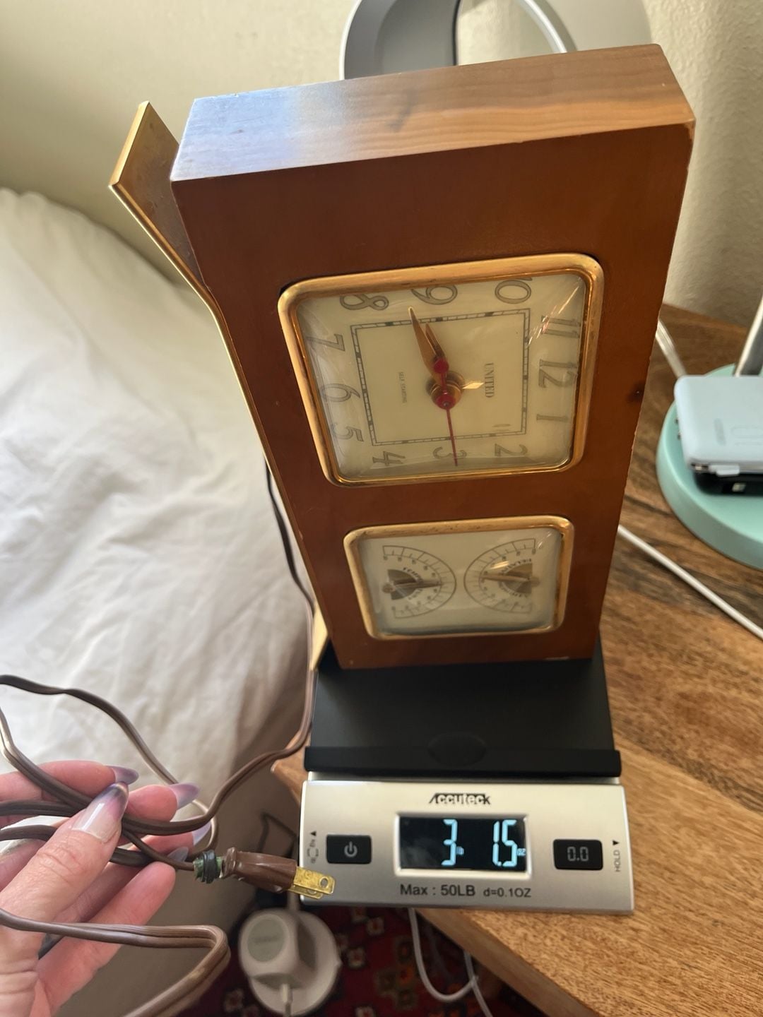 Vintage United Clock and Weather Station Desk Clock 9