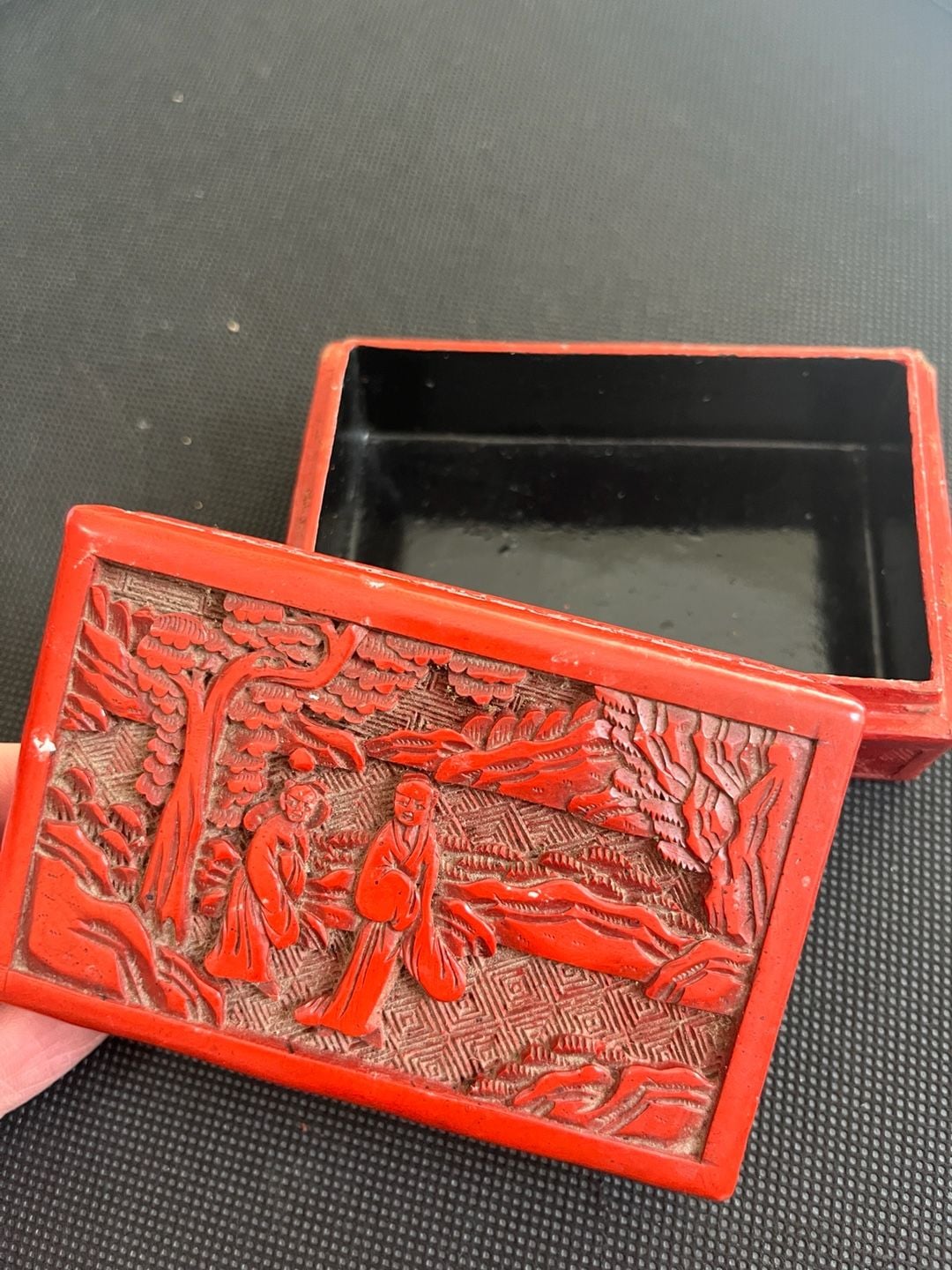 Vintage Chinese Carved Cinnabar Style Resin Trinket Box Figures Scene 2