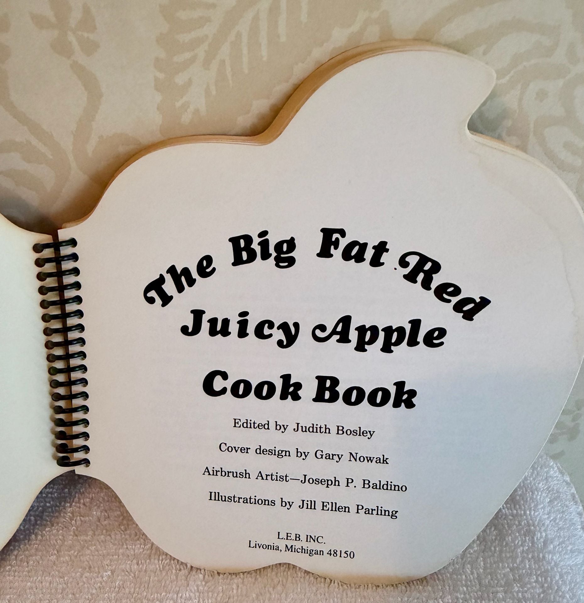 Vintage 1989 Big Fat Red Juicy Apple Cookbook – Apple Shaped Spiral - 1st 4