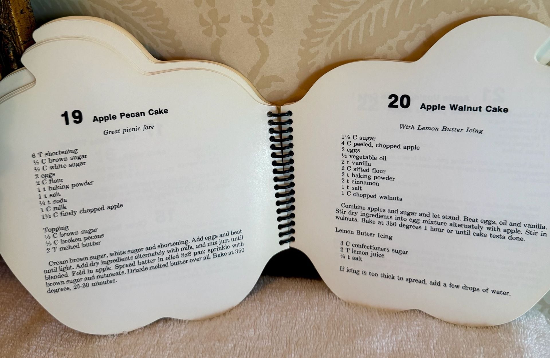 Vintage 1989 Big Fat Red Juicy Apple Cookbook – Apple Shaped Spiral - 1st 9