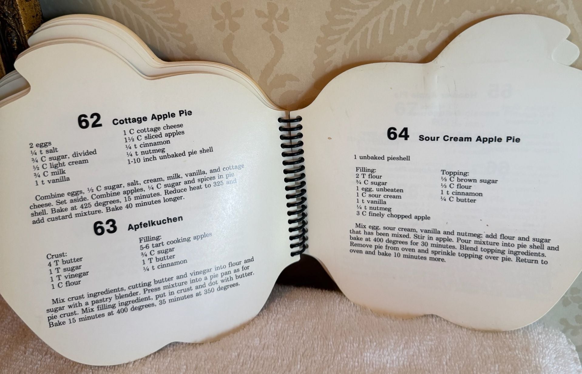 Vintage 1989 Big Fat Red Juicy Apple Cookbook – Apple Shaped Spiral - 1st 10