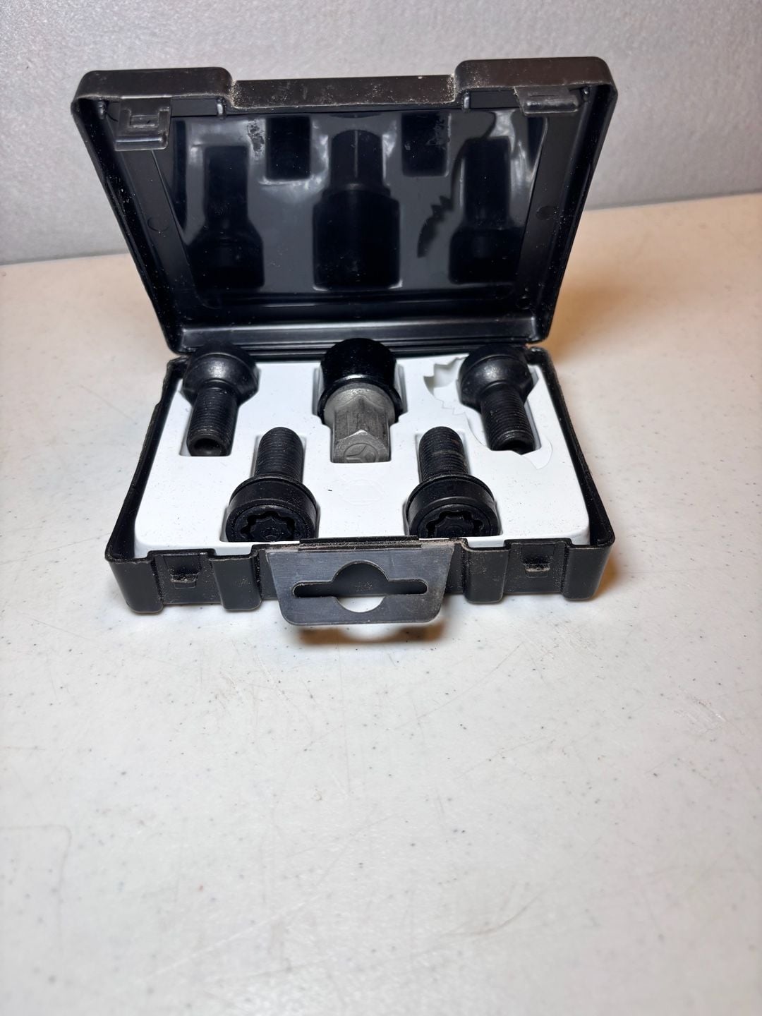Mercedes-Benz Wheel Locks Set A0019901607 2