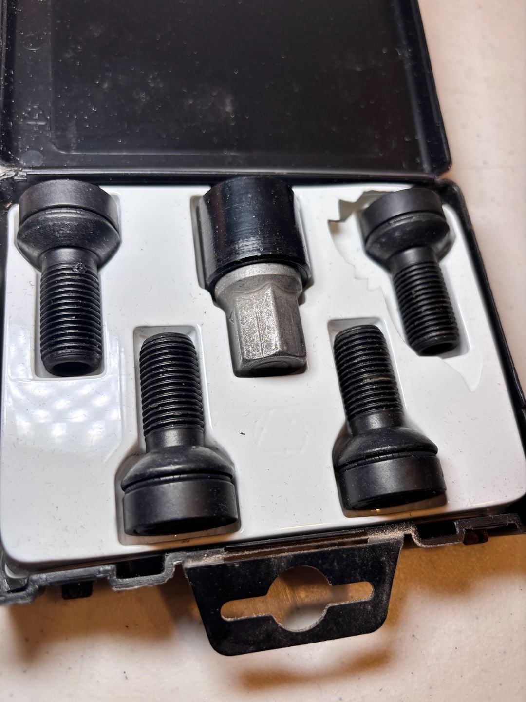 Mercedes-Benz Wheel Locks Set A0019901607 3