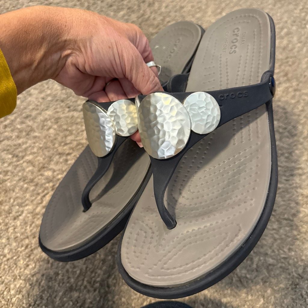 Crocs Capri IV Thong Sandals Gray Silver Hammered Medallion 11 2