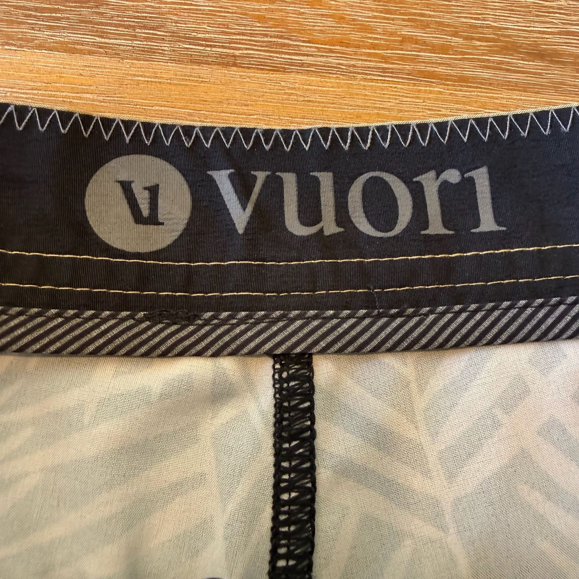 Vuori Cruise Boardshorts Palm Print Swim Trunks Men Size 32 Black Tan Surf V314 4