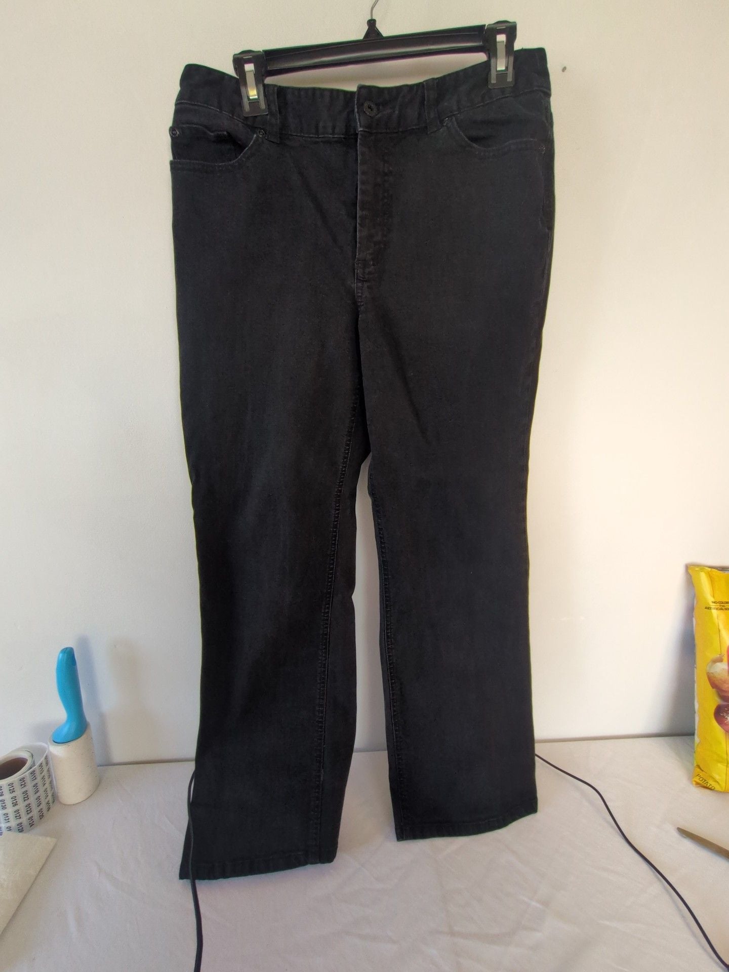Chico's Platinum Black Straight Leg Jeans Size 1.5 2