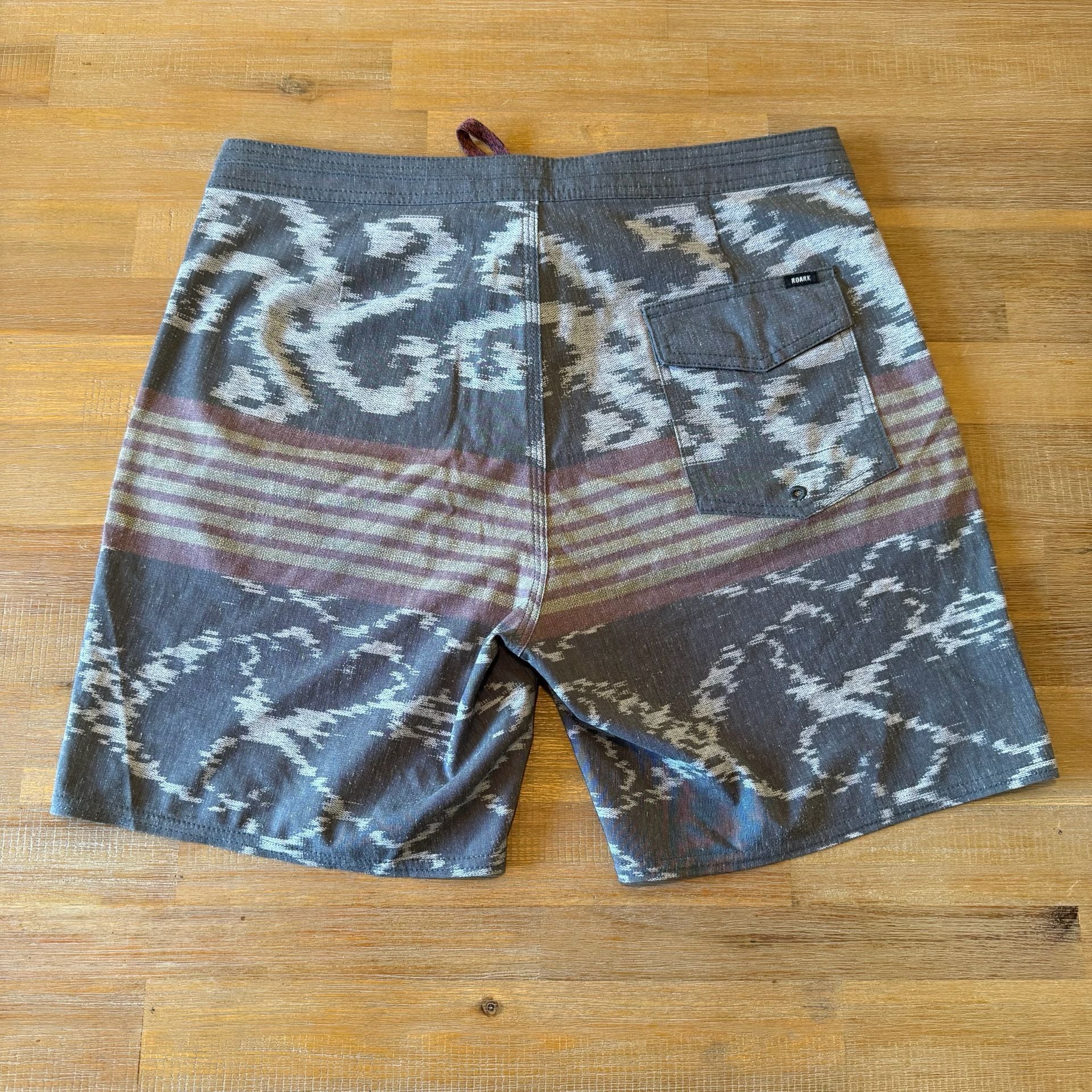Roark Chiller Series Ikat Boardshorts Swim Trunks Men Size 30 Grey Burgundy 17 3