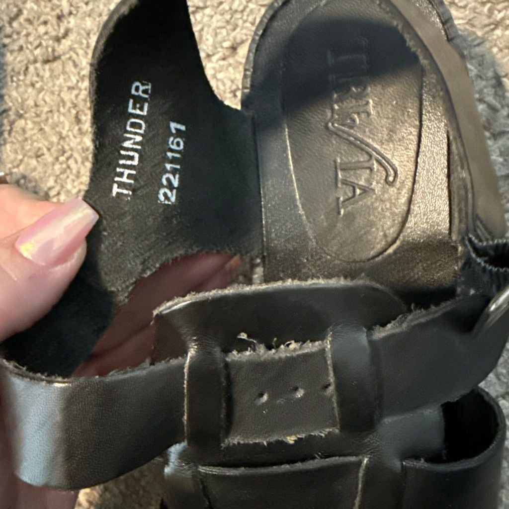 Thunder Black Leather Platform Fisherman Sandals 8 5