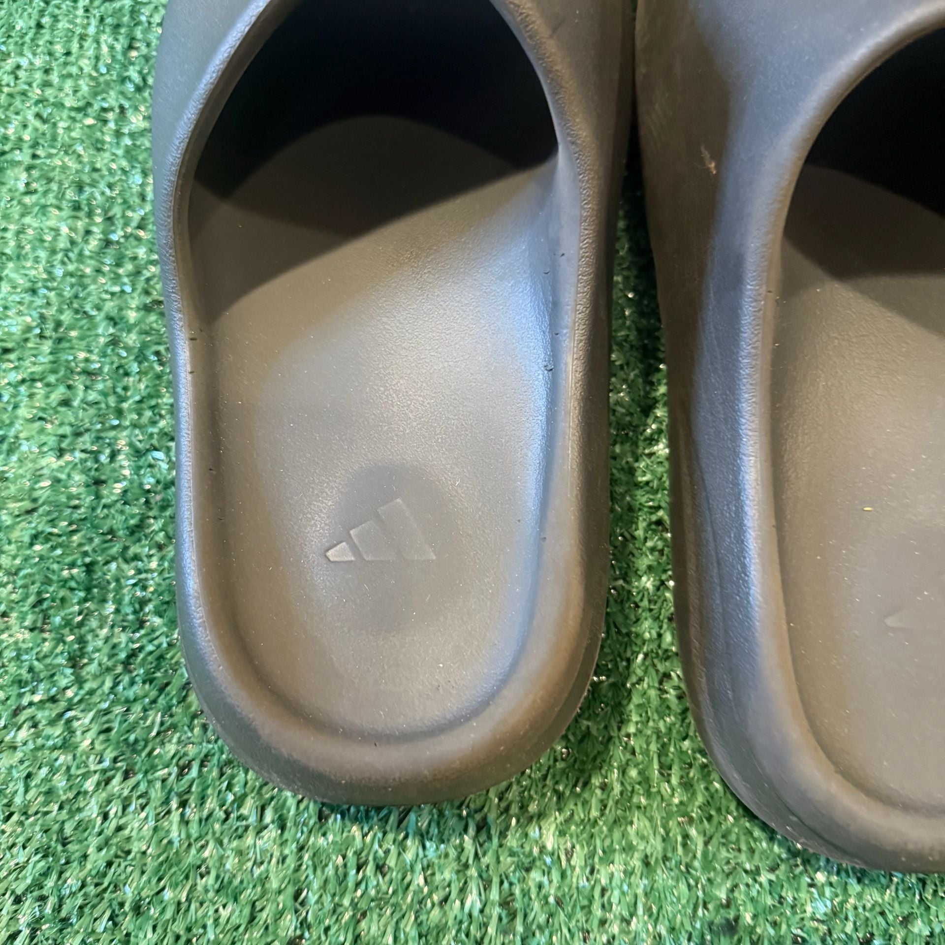 Adidas Yeezy Slides Dark Onyx 3