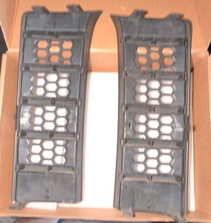 OEM Toyota Tundra L & R Inlet Duct Grille Inserts 52822-0C010 & 52821-0C010 2