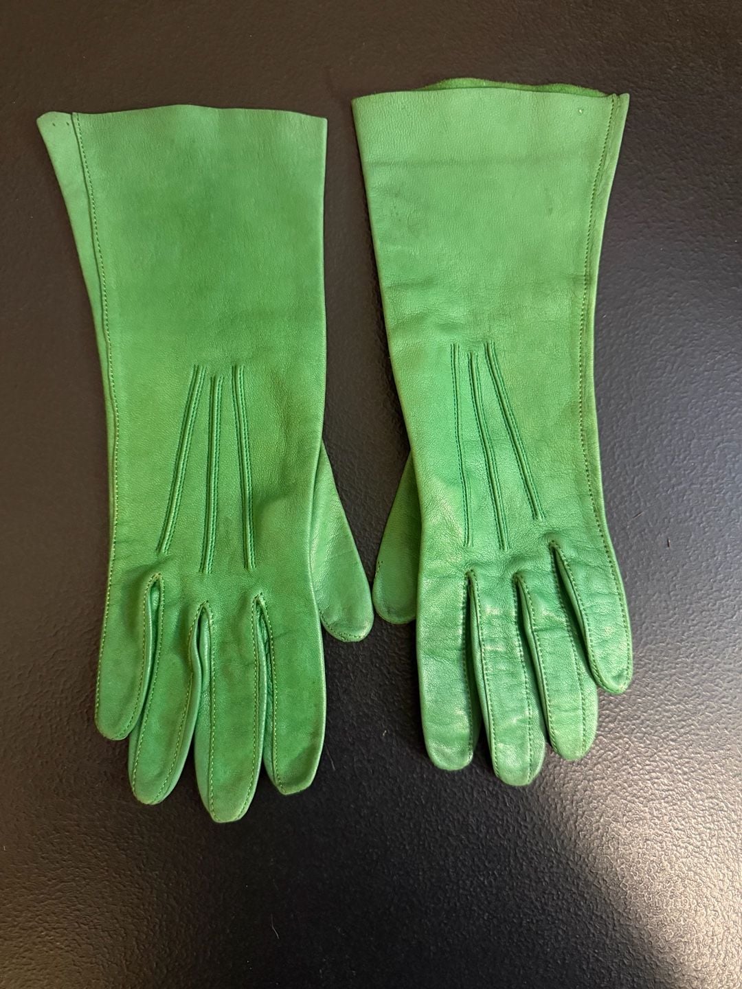 Vintage Green Leather Gloves 1