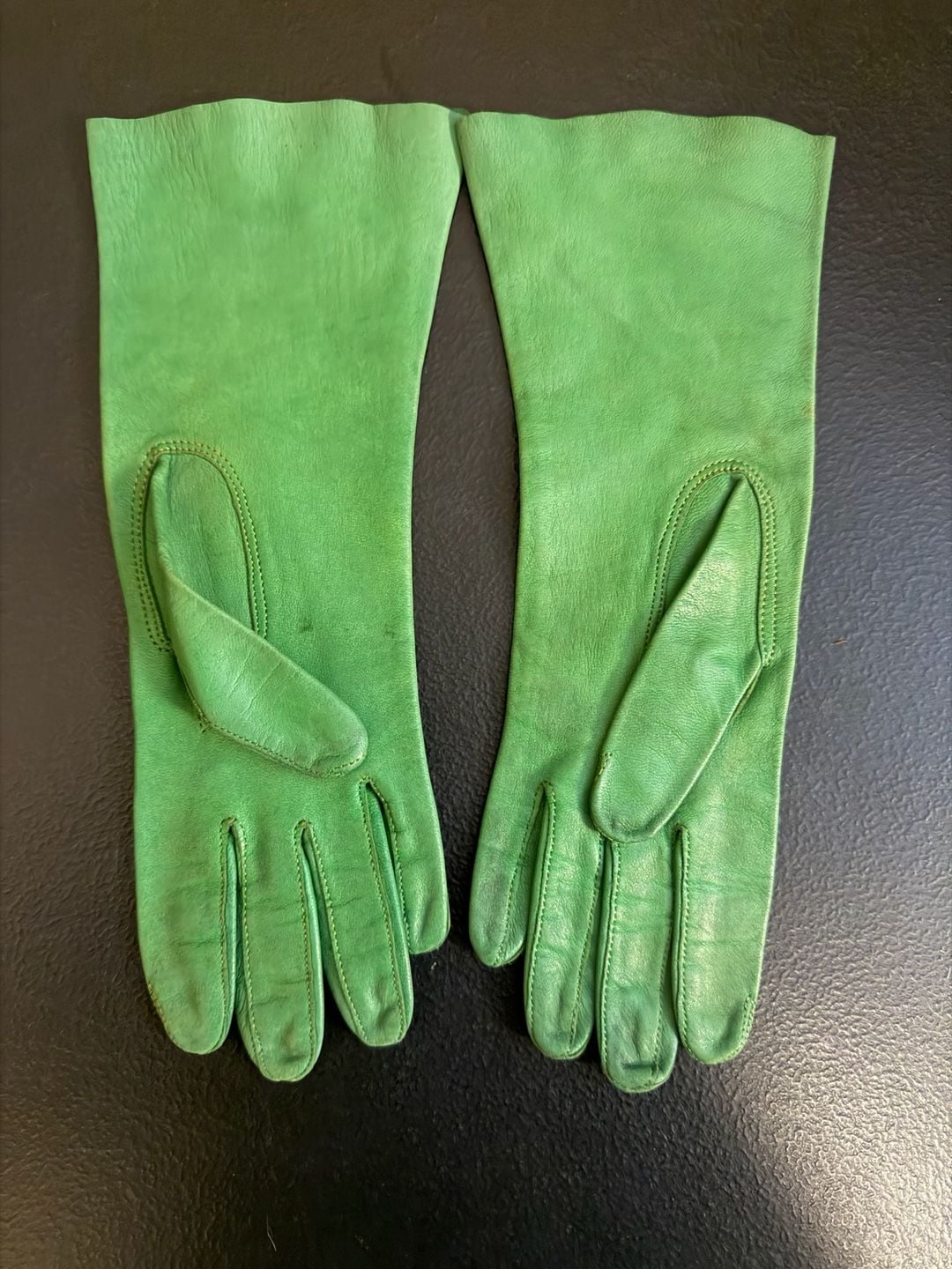 Vintage Green Leather Gloves 2