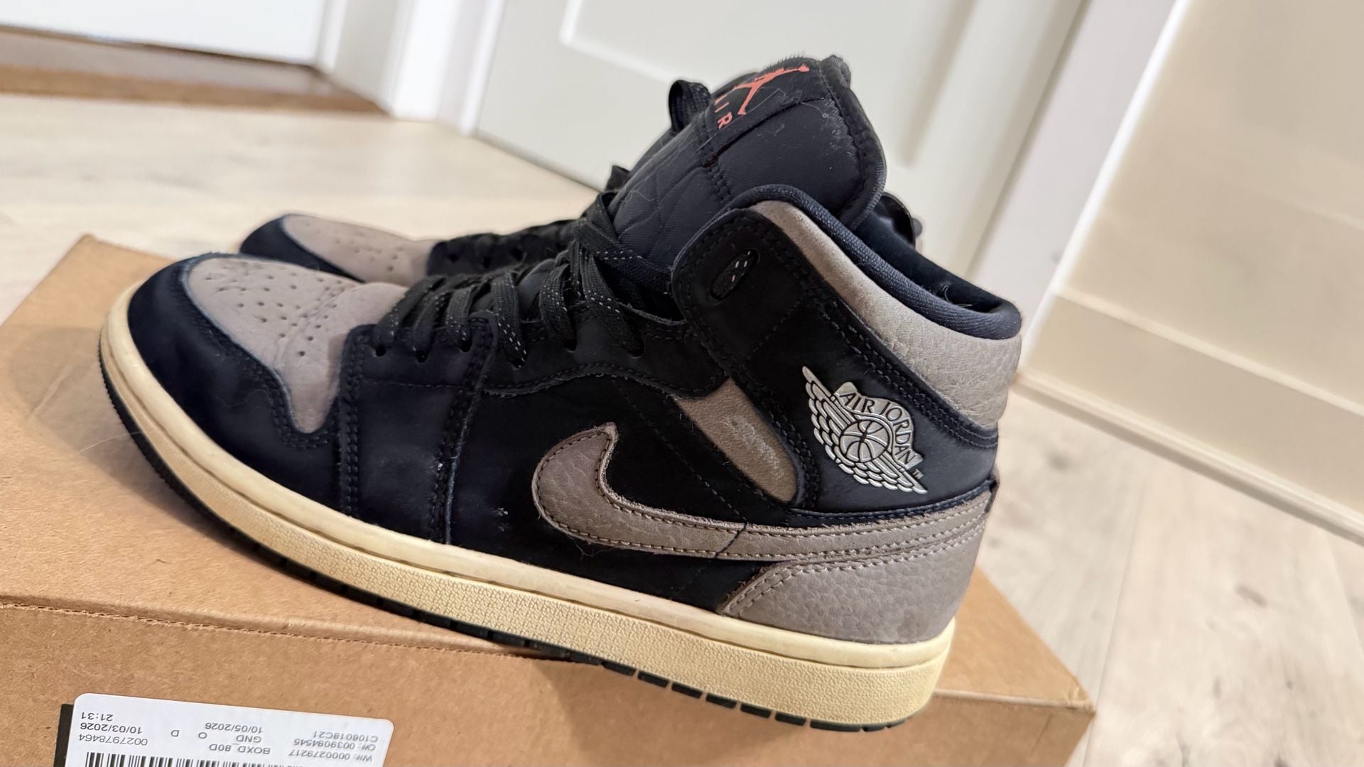 Air Jordan 1 Mid SE
Men's Shoes
4