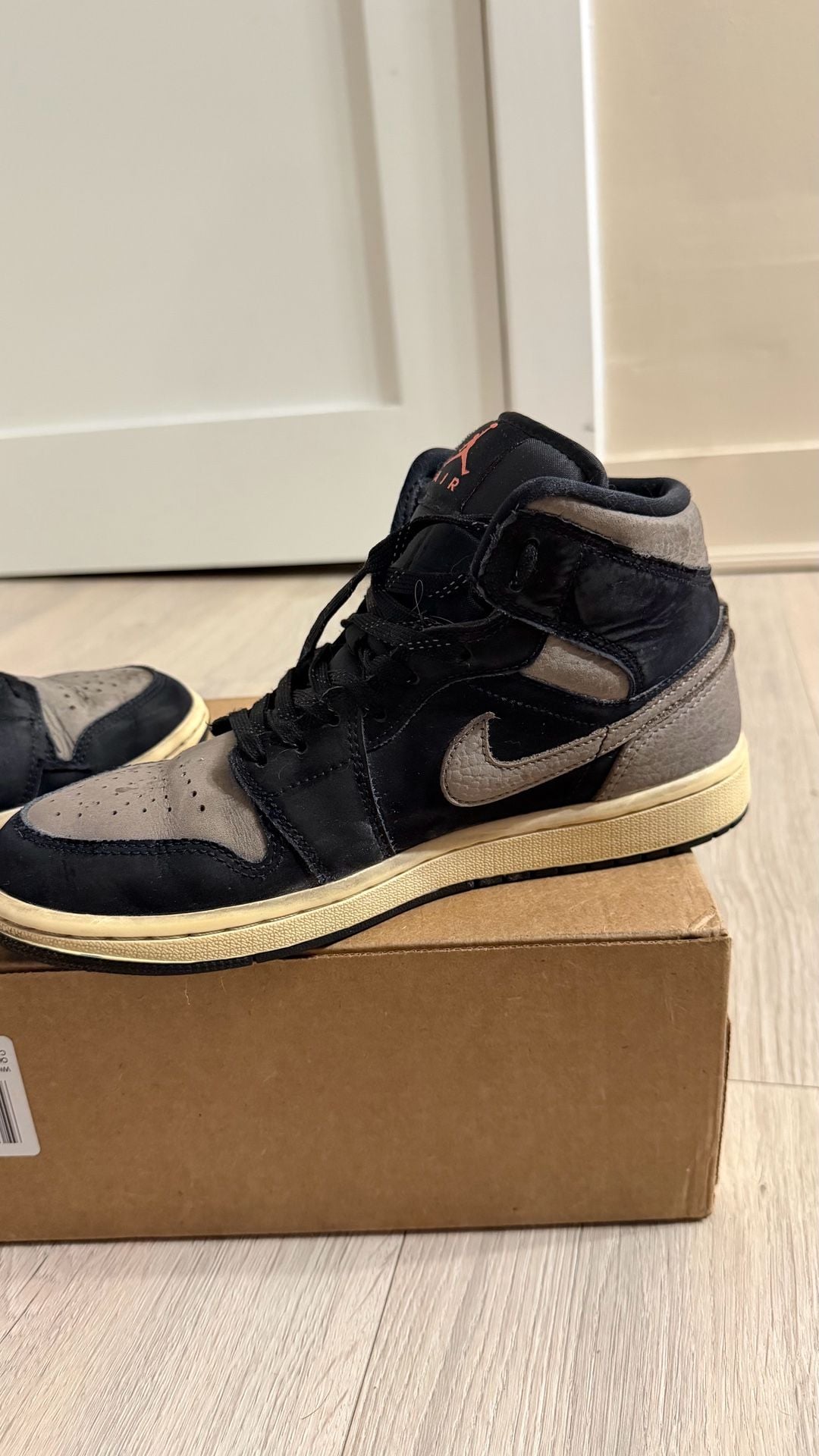 Air Jordan 1 Mid SE
Men's Shoes
8