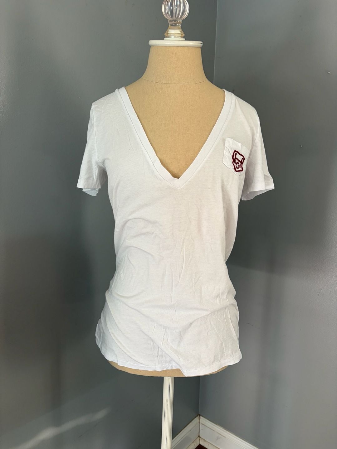 Hollister V-Neck Graphic T-Shirt Size M White Cotton 2