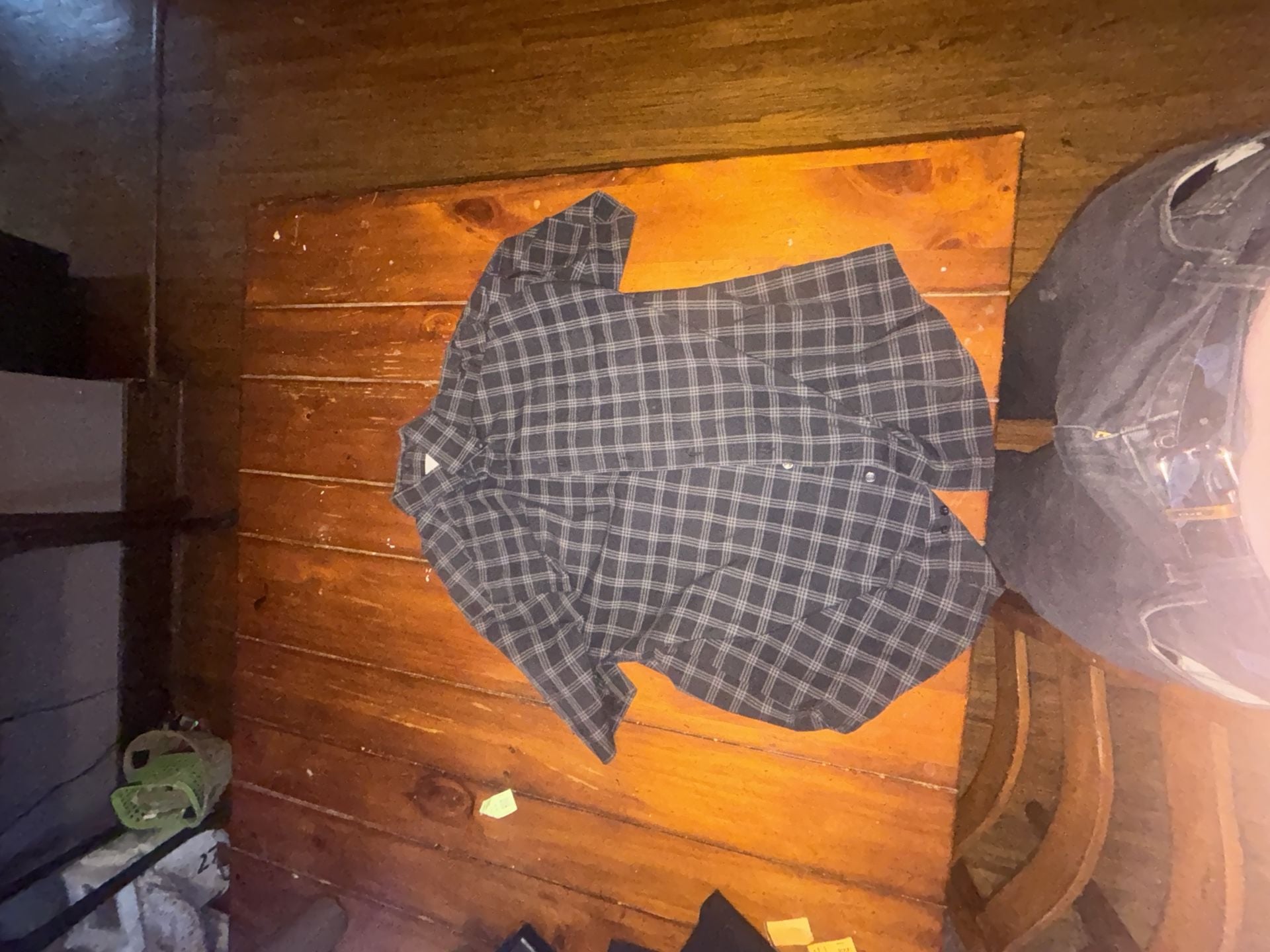 Van Heusen Plaid Button-Down Shirt Size 16-16.5 L/G Black Gray 2