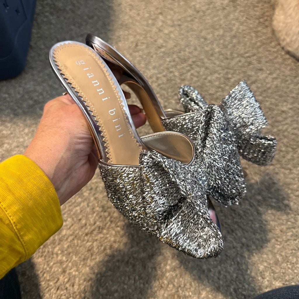 Gianni Bini Silver Glitter Bow Heeled Sandals 5.5 5