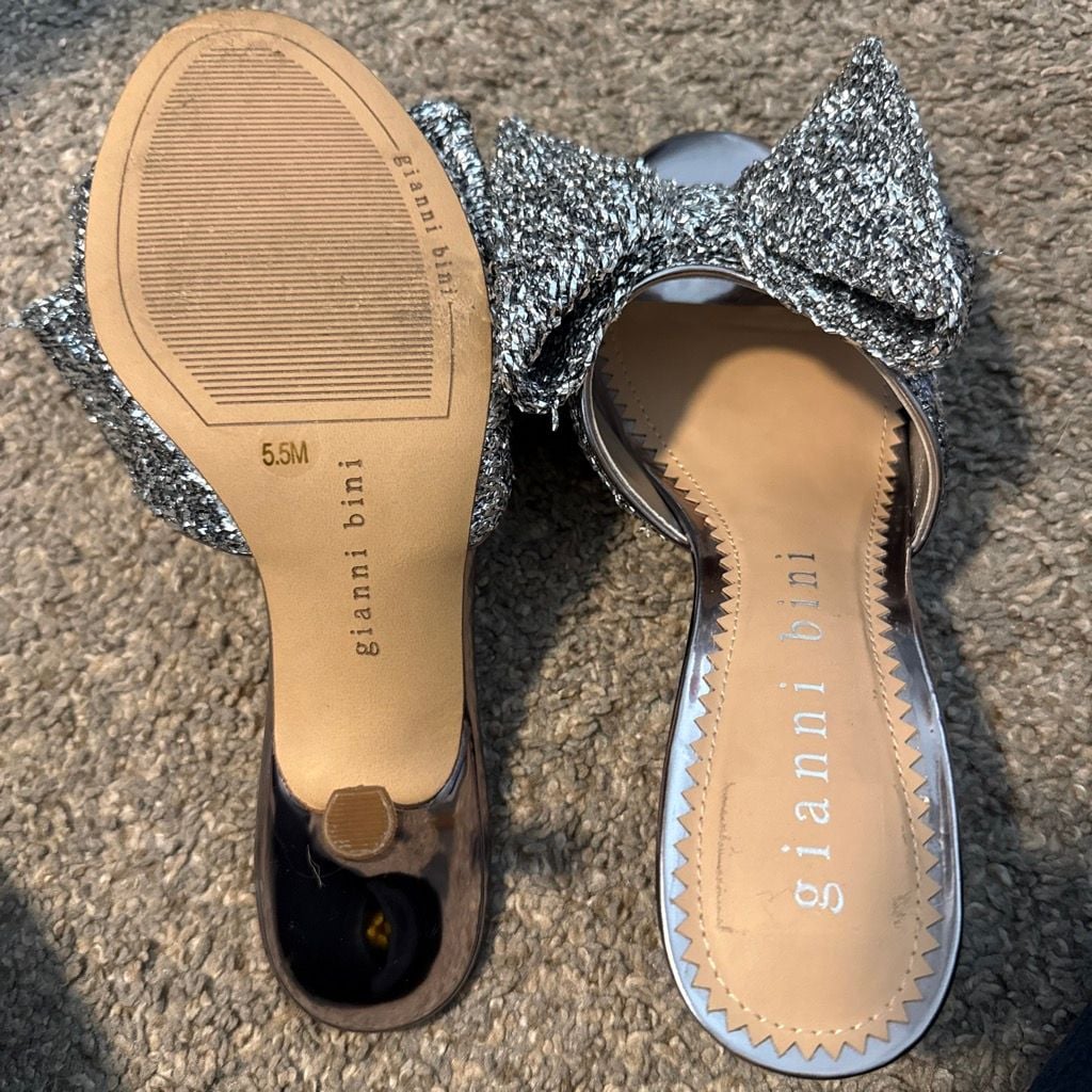 Gianni Bini Silver Glitter Bow Heeled Sandals 5.5 6