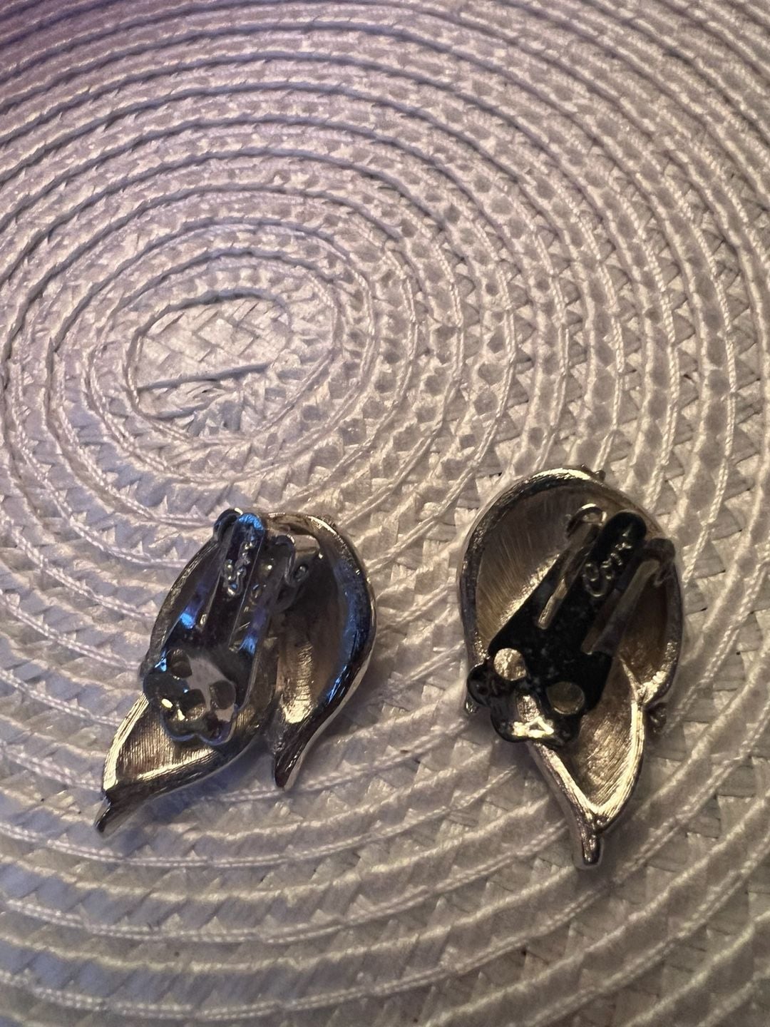 Coro Vintage Silver Tone Textured Leaf Clip On Earrings 3