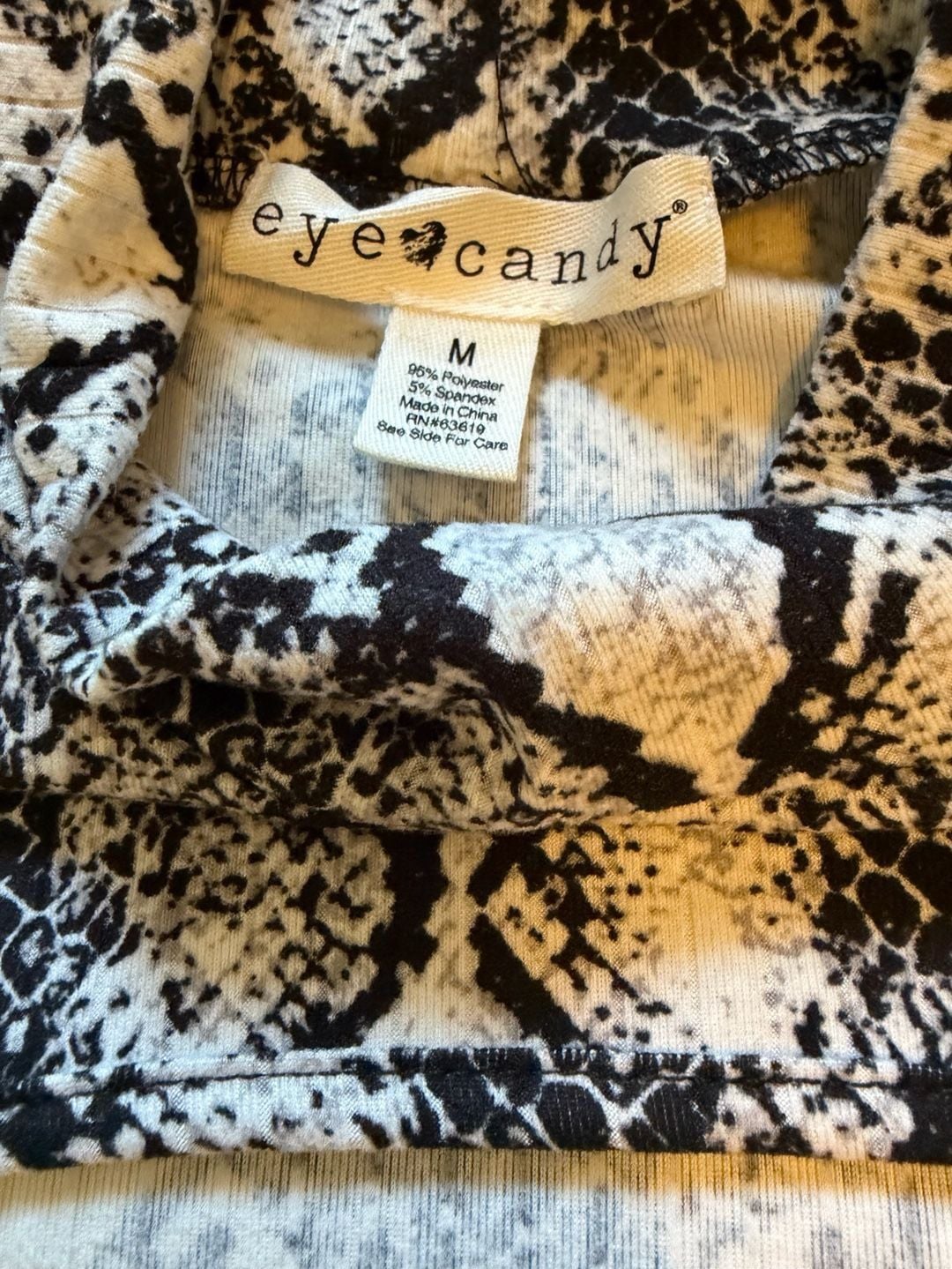 eye candy Long Sleeve Top Size M Black White Snakeskin Print Mock Neck 4