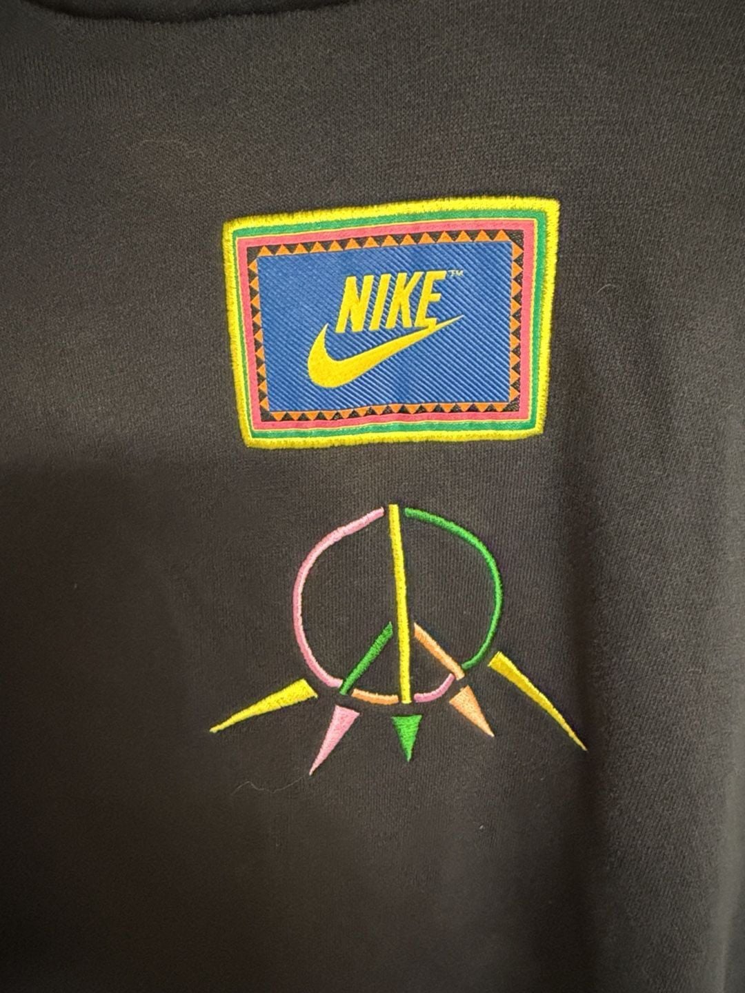 Nike Embroidered Peace Graphic Black Hoodie/167 3