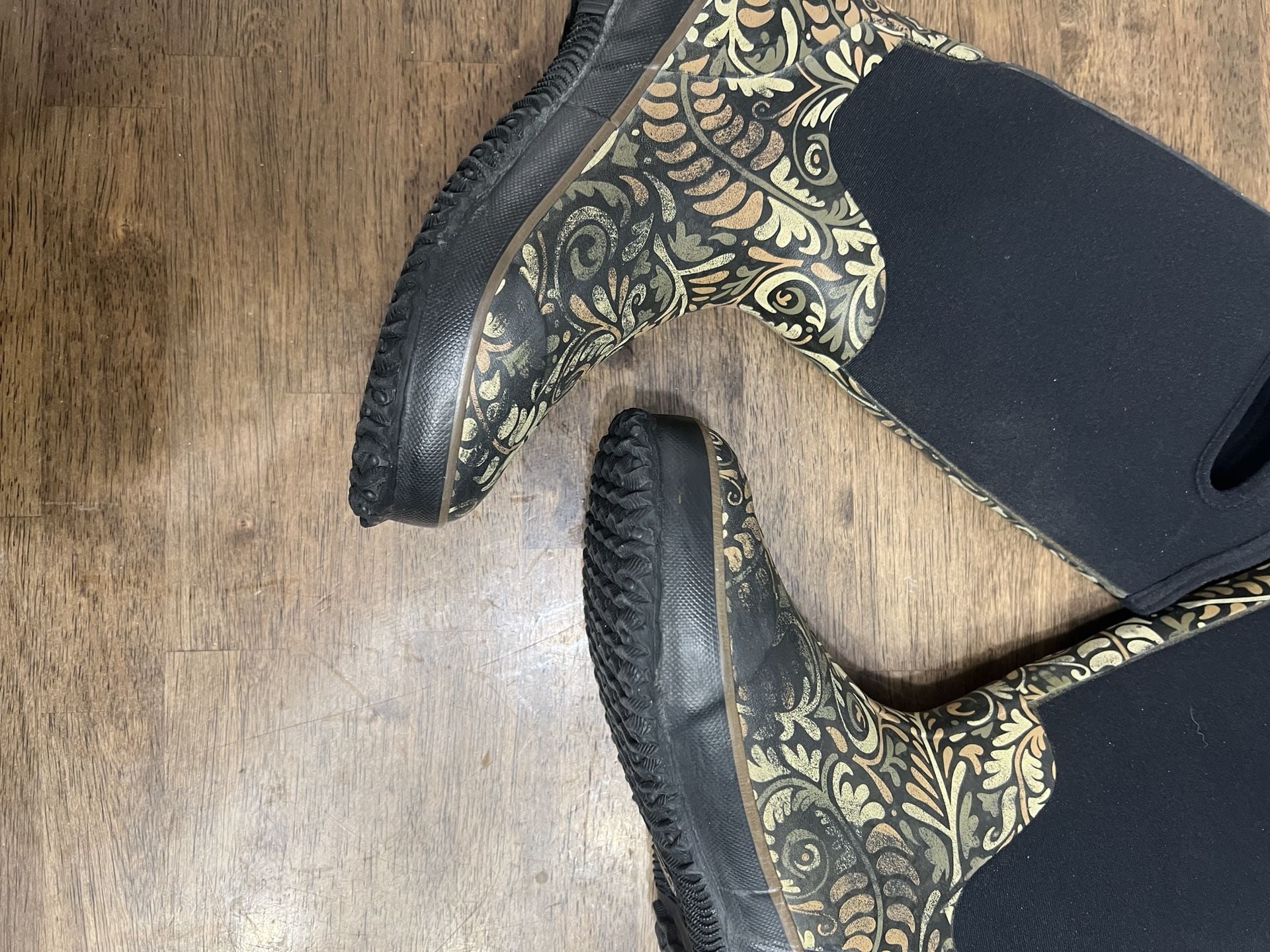 Bogs Classic High Fern Boots Size 7 Fern Print Waterproof Rubber 10
