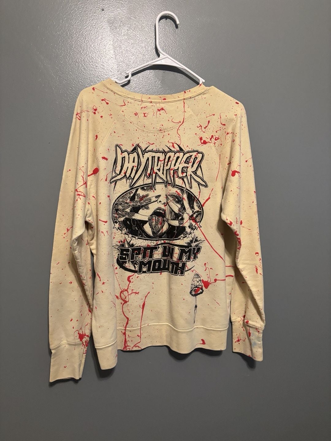 Champion Daytripper Spit In My Mouth Sweatshirt XL Cream Graphic 3