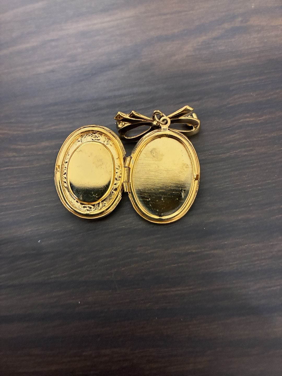 Vintage 1970s Gold Tone Bow Cameo Locket Pin Brooch 3