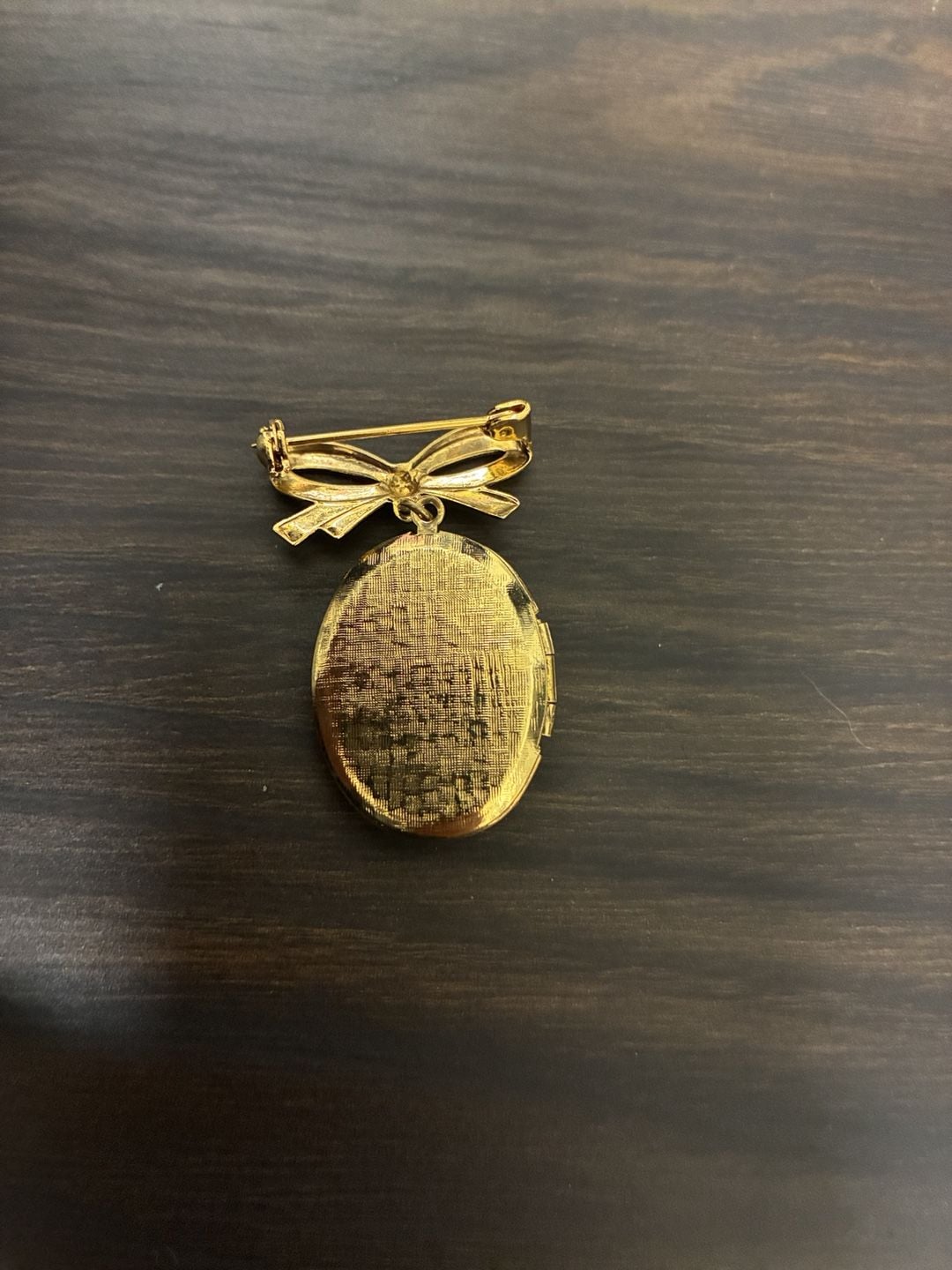 Vintage 1970s Gold Tone Bow Cameo Locket Pin Brooch 4