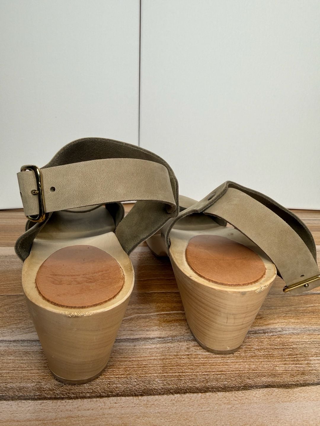 Bryr Wooden Clog Sandals Size 41 Taupe Suede Made in America 5