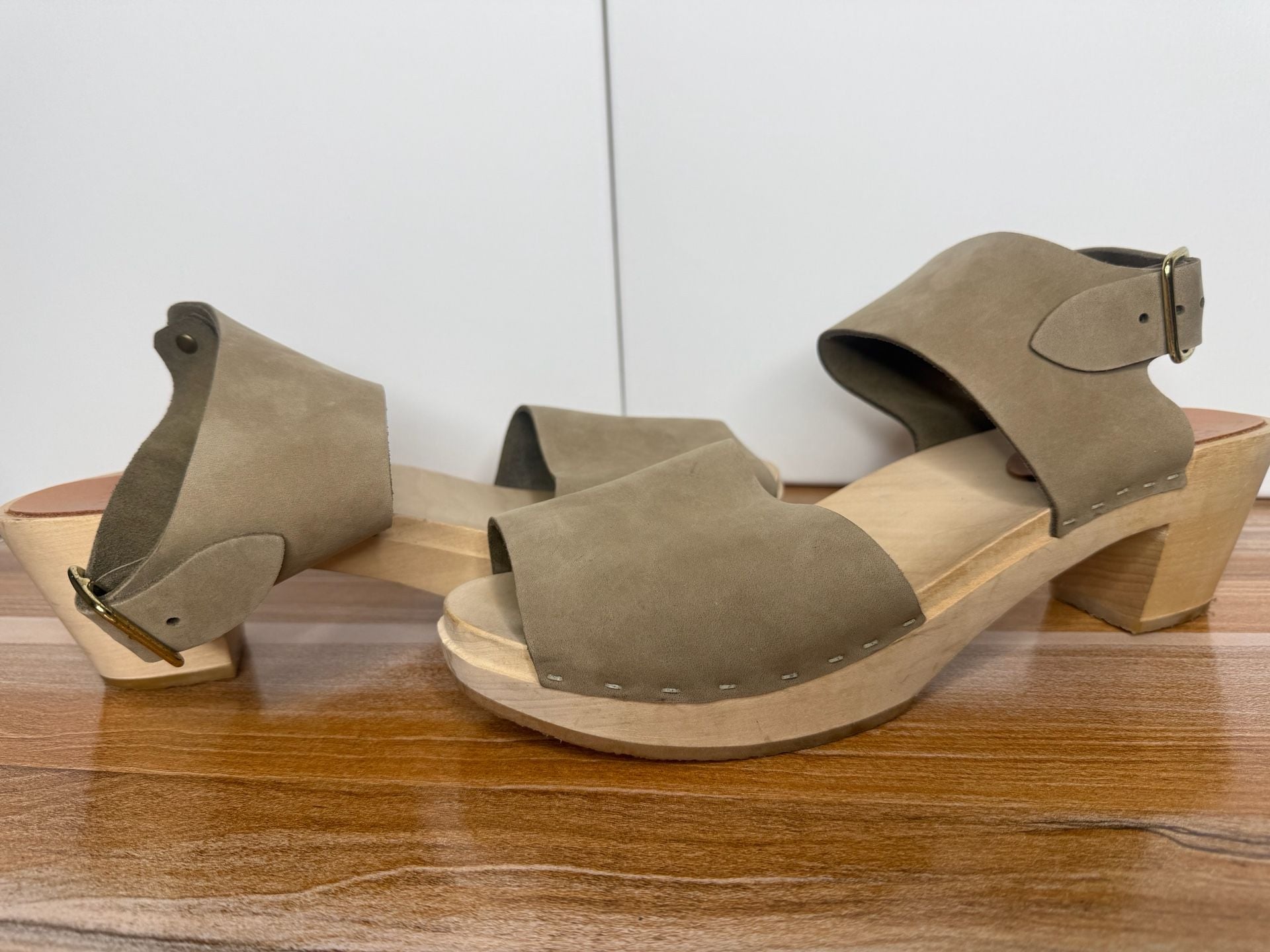 Bryr Wooden Clog Sandals Size 41 Taupe Suede Made in America 7