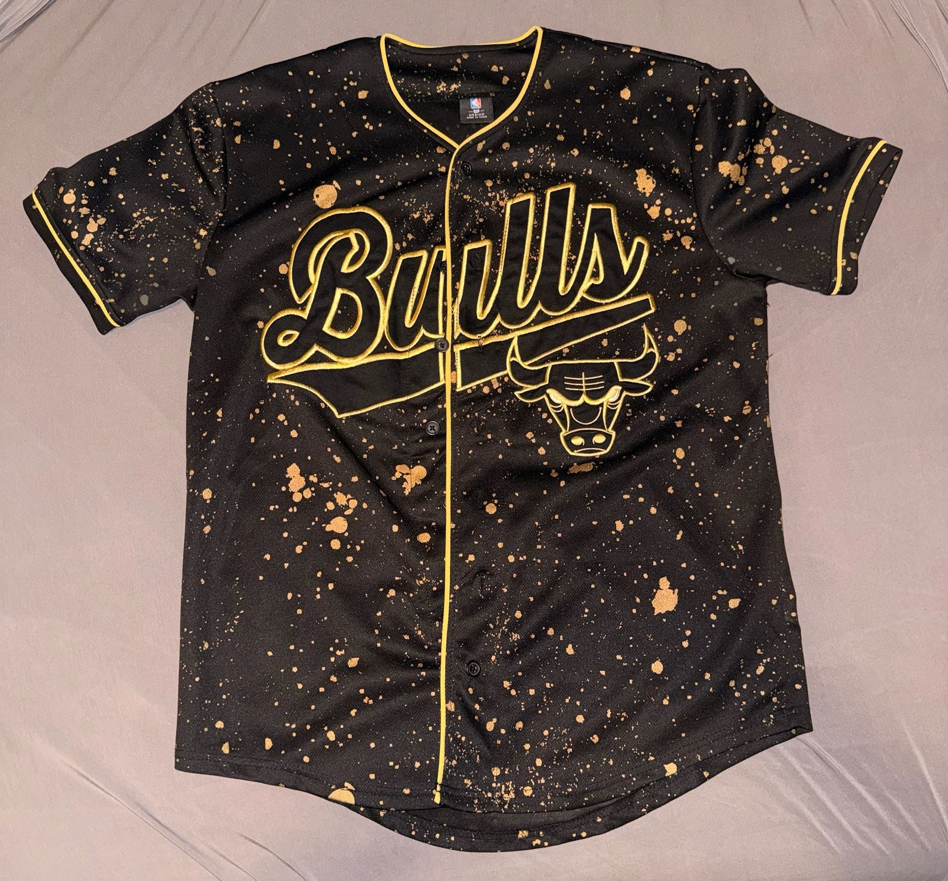 NBA Chicago Bulls Size Medium Black Gold Paint Splatter Baseball Jersey 2